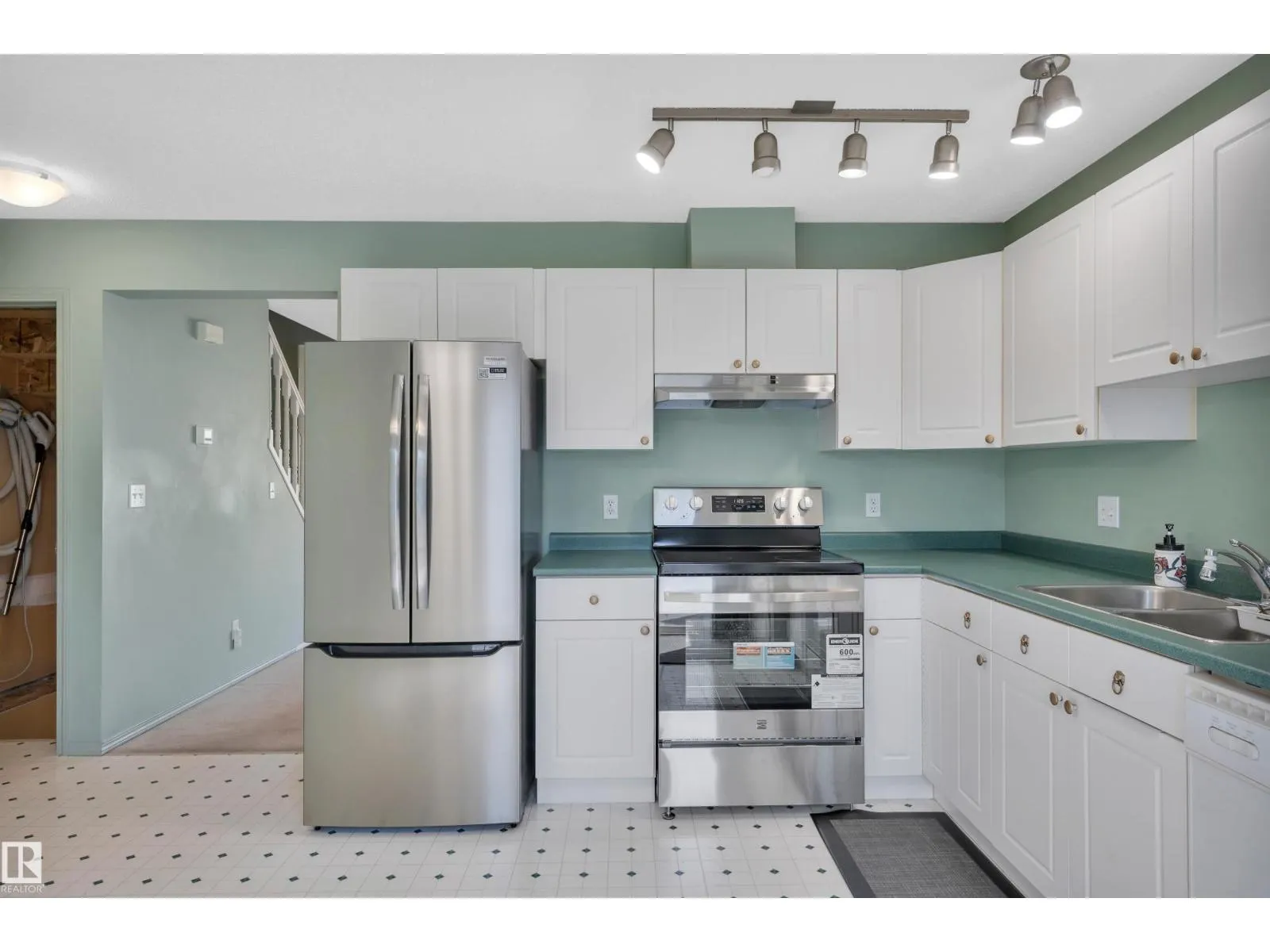#3 15128 22 ST NW