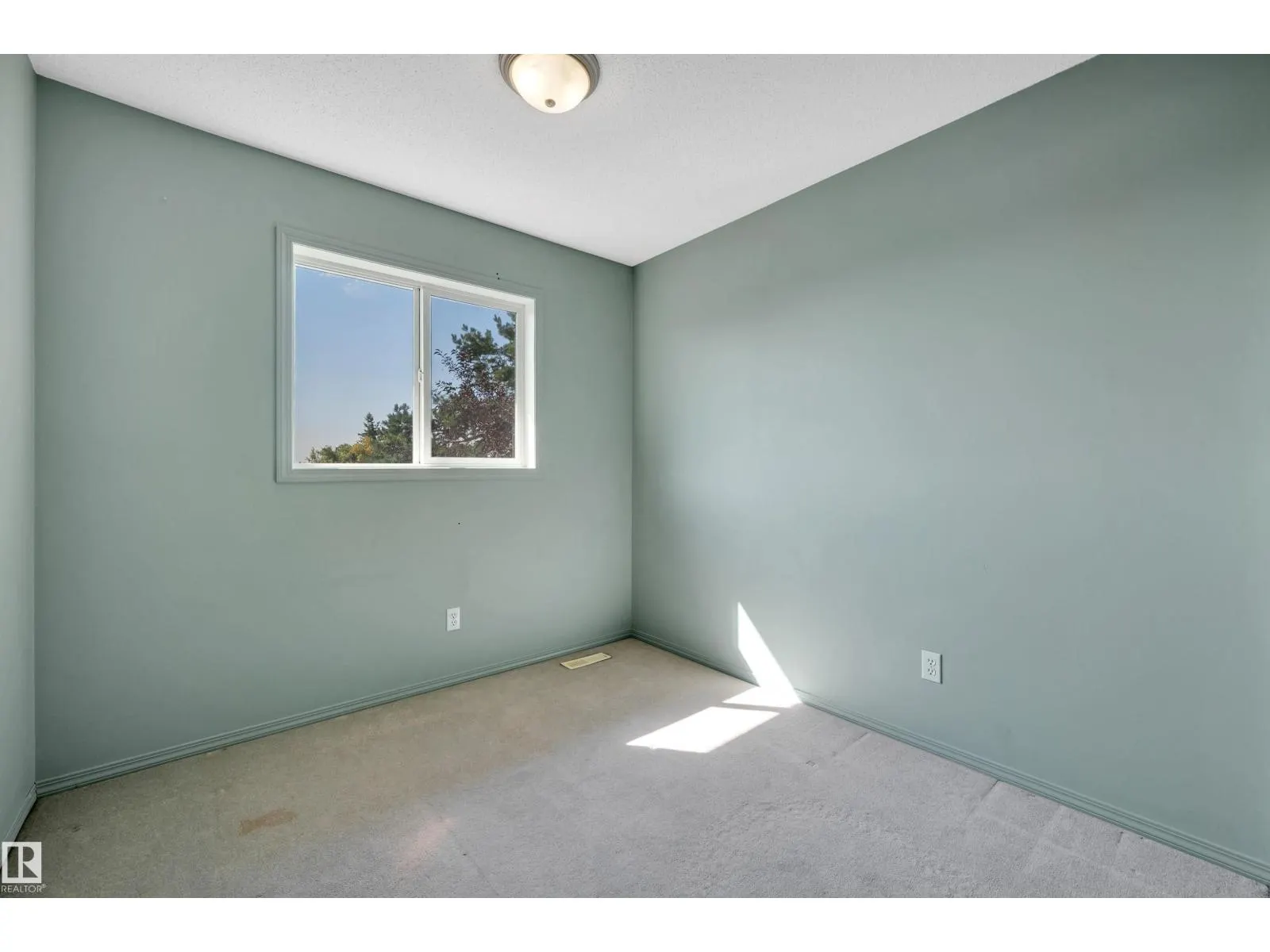 #3 15128 22 ST NW