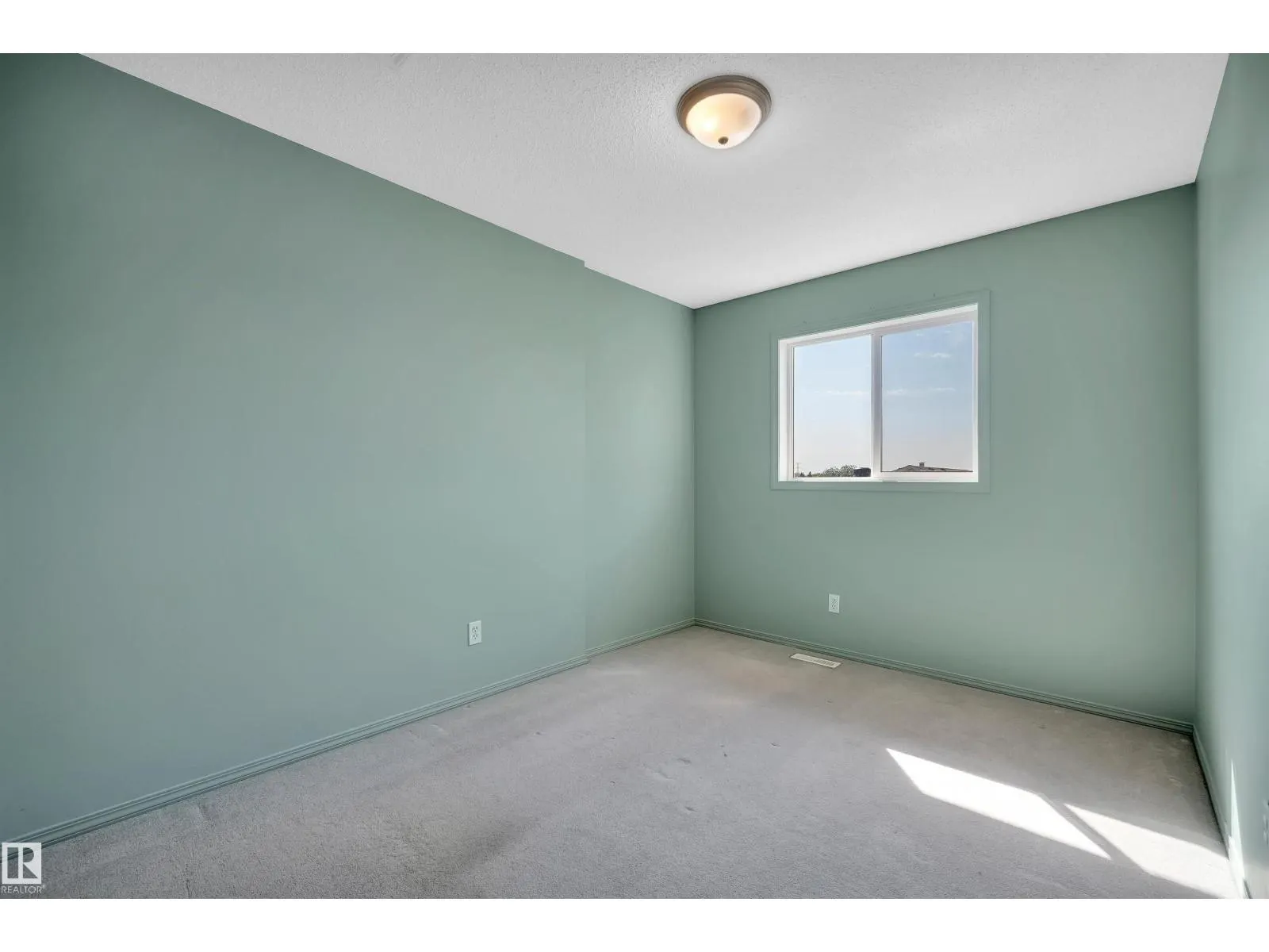#3 15128 22 ST NW