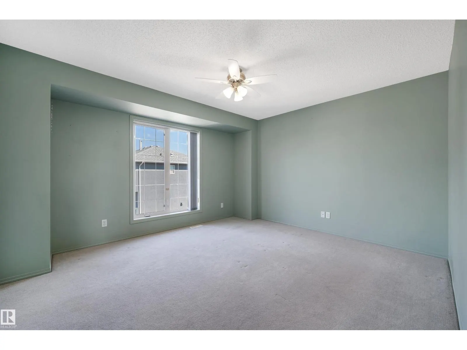 #3 15128 22 ST NW