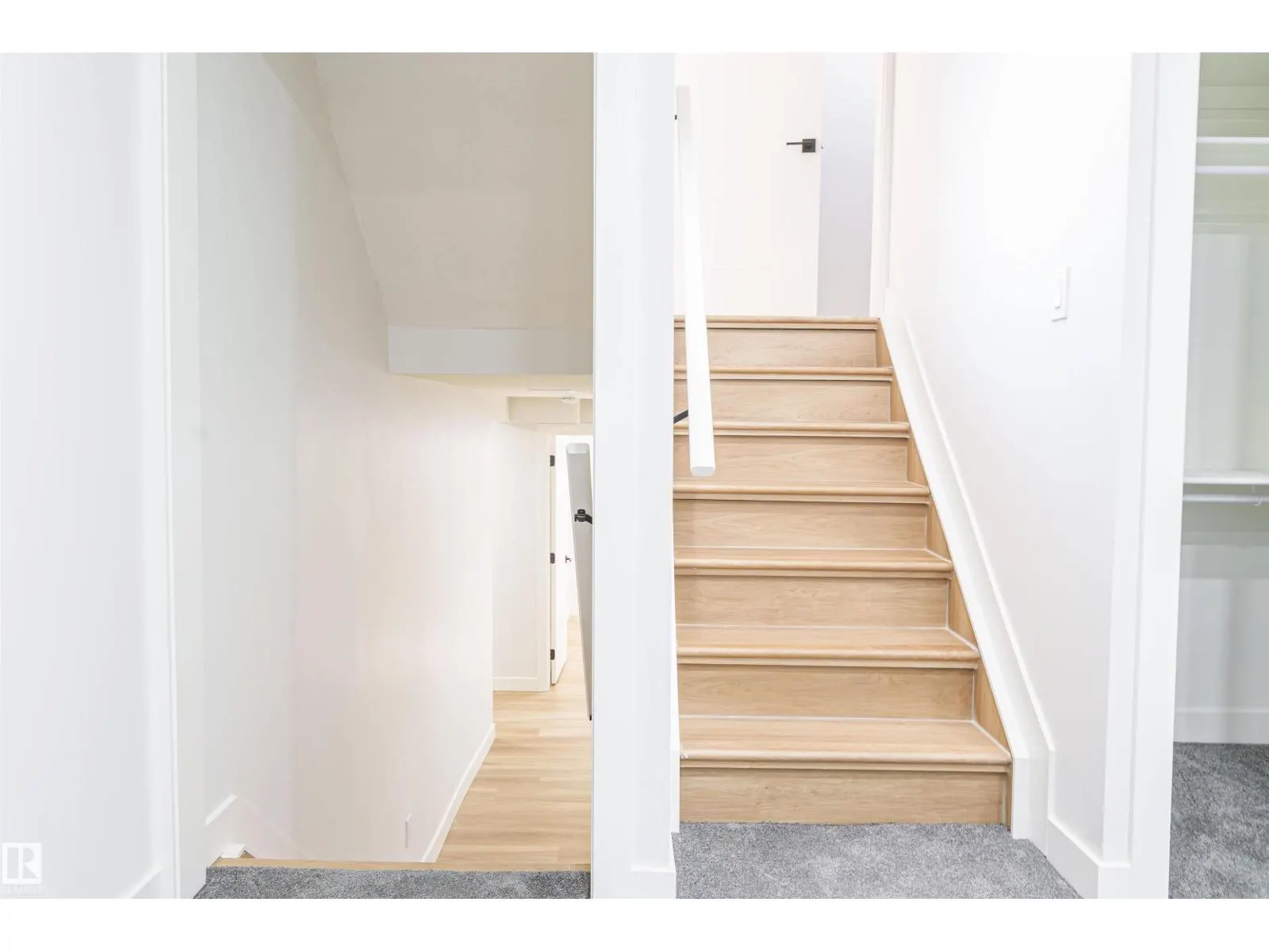 3710 41 AV NW
