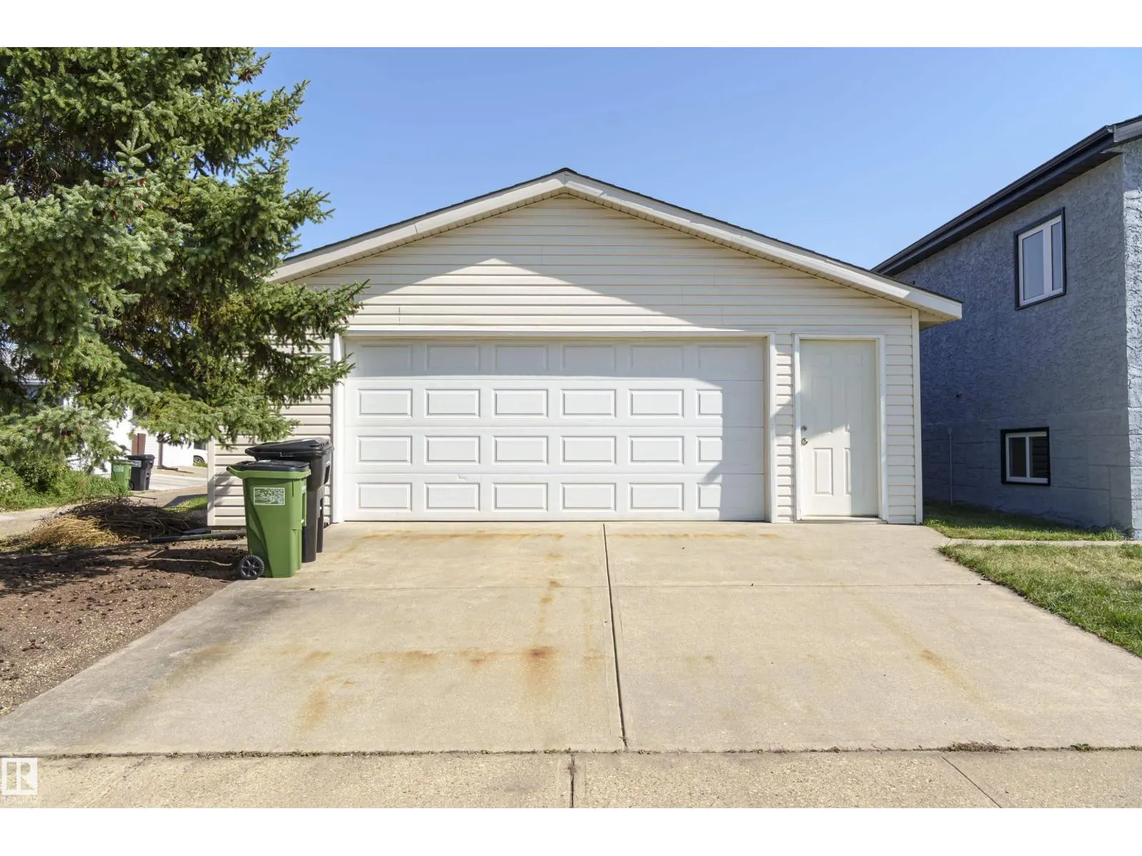 3710 41 AV NW