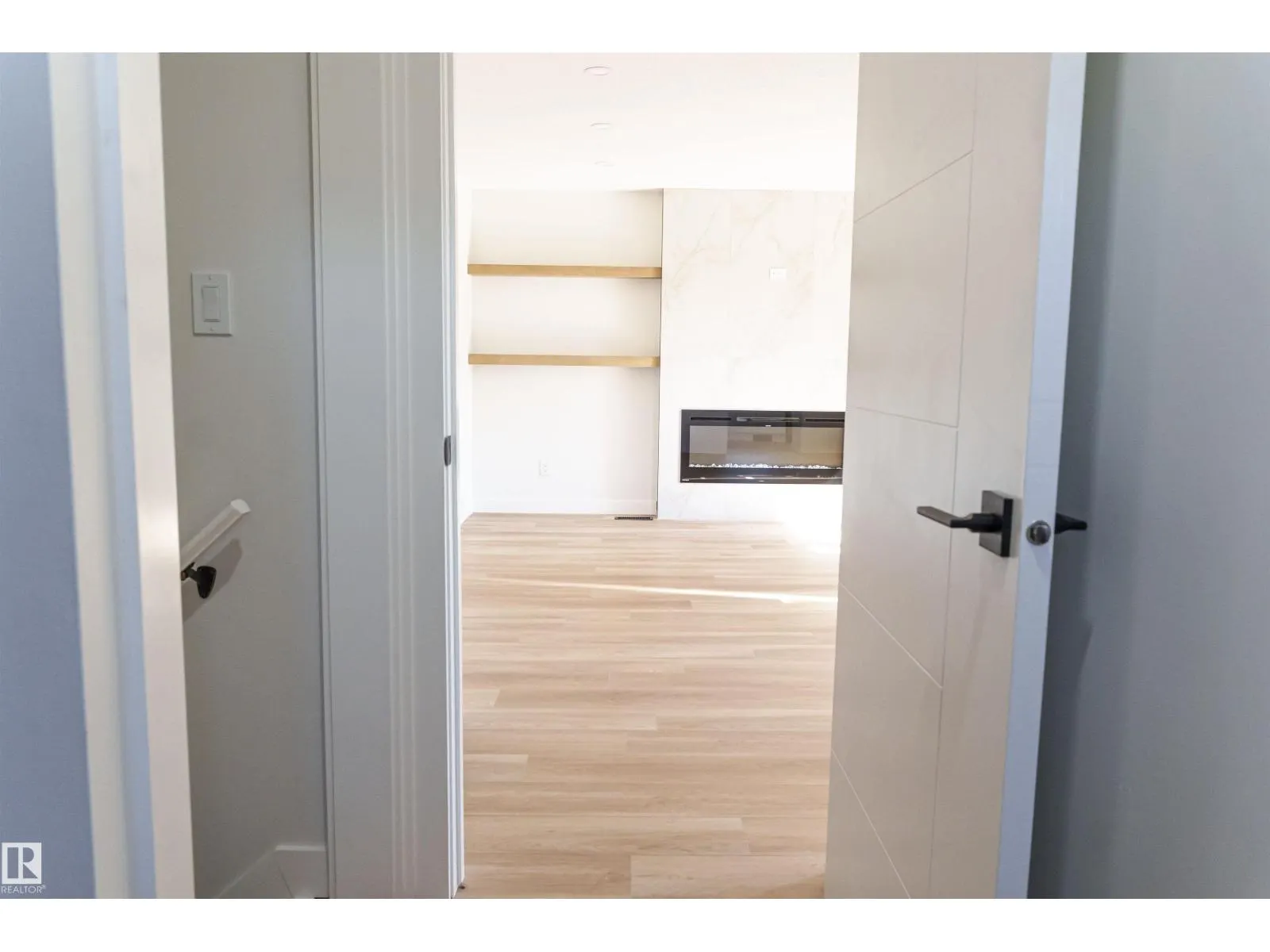 3710 41 AV NW