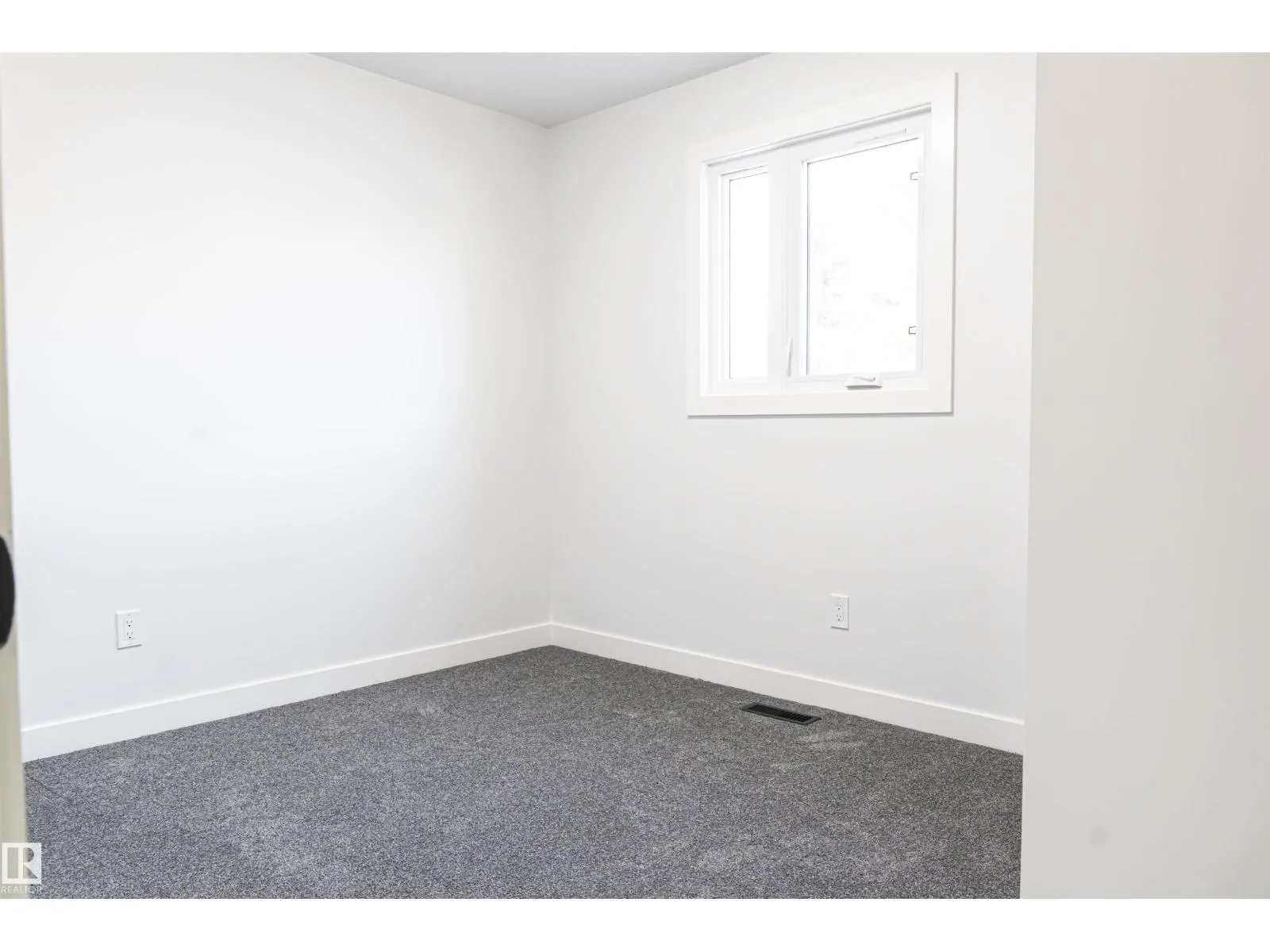 3710 41 AV NW