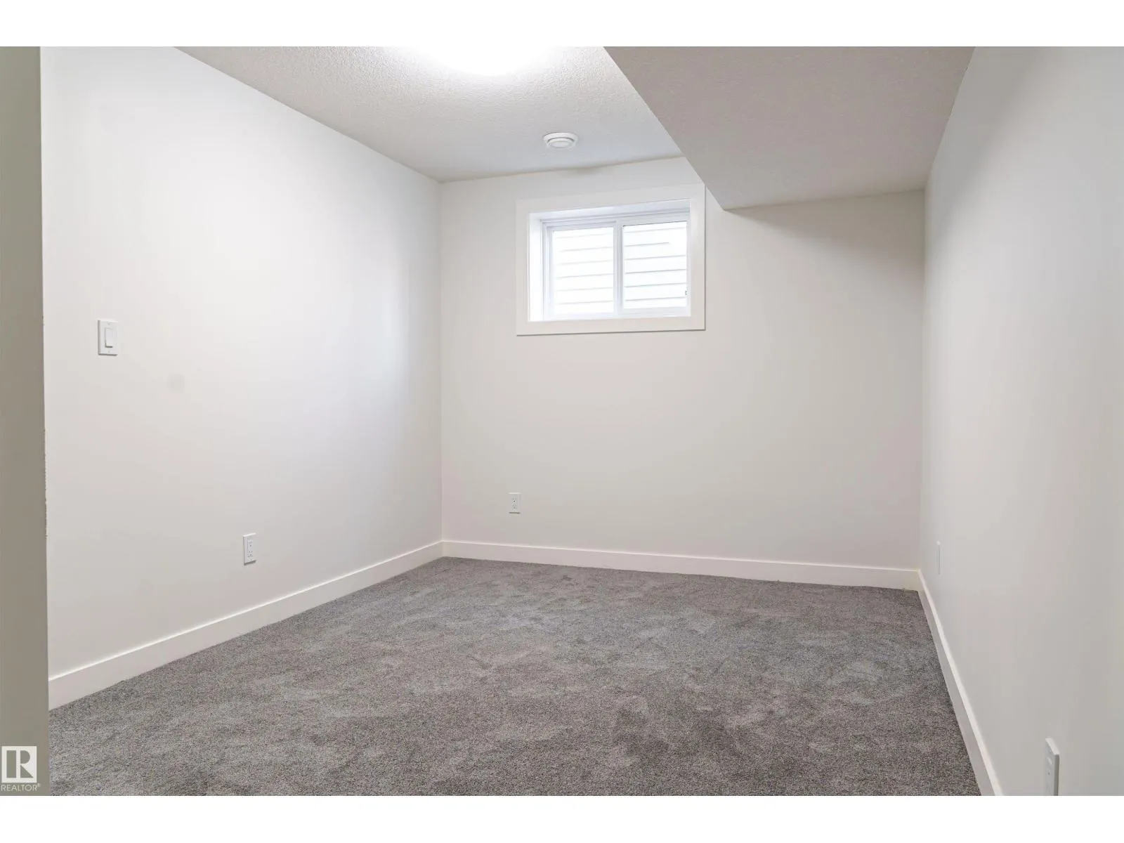 3710 41 AV NW