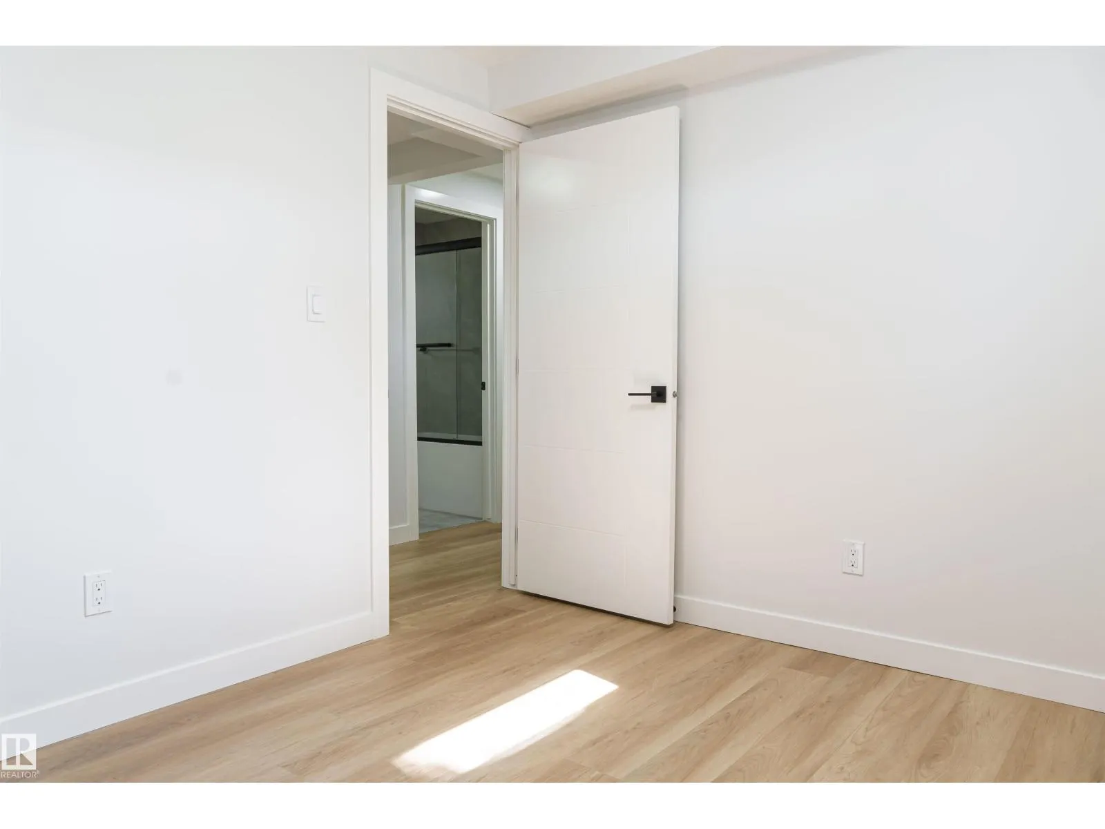 3710 41 AV NW