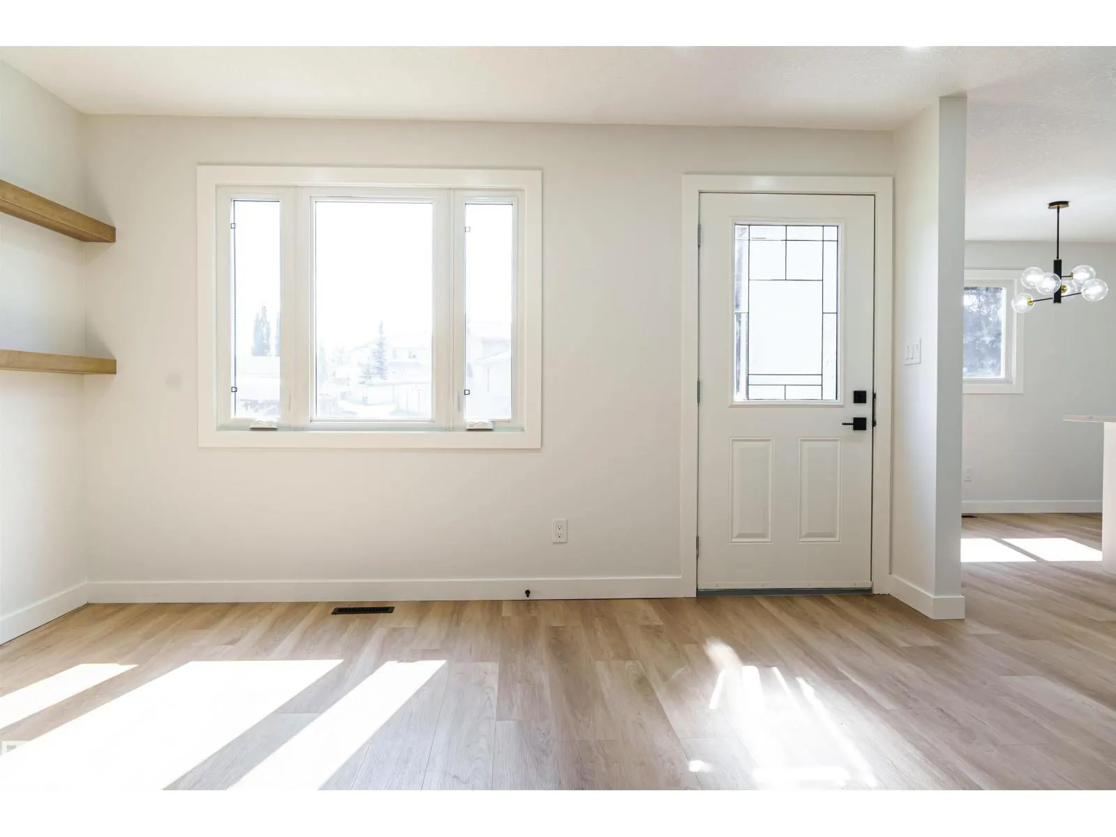 3710 41 AV NW