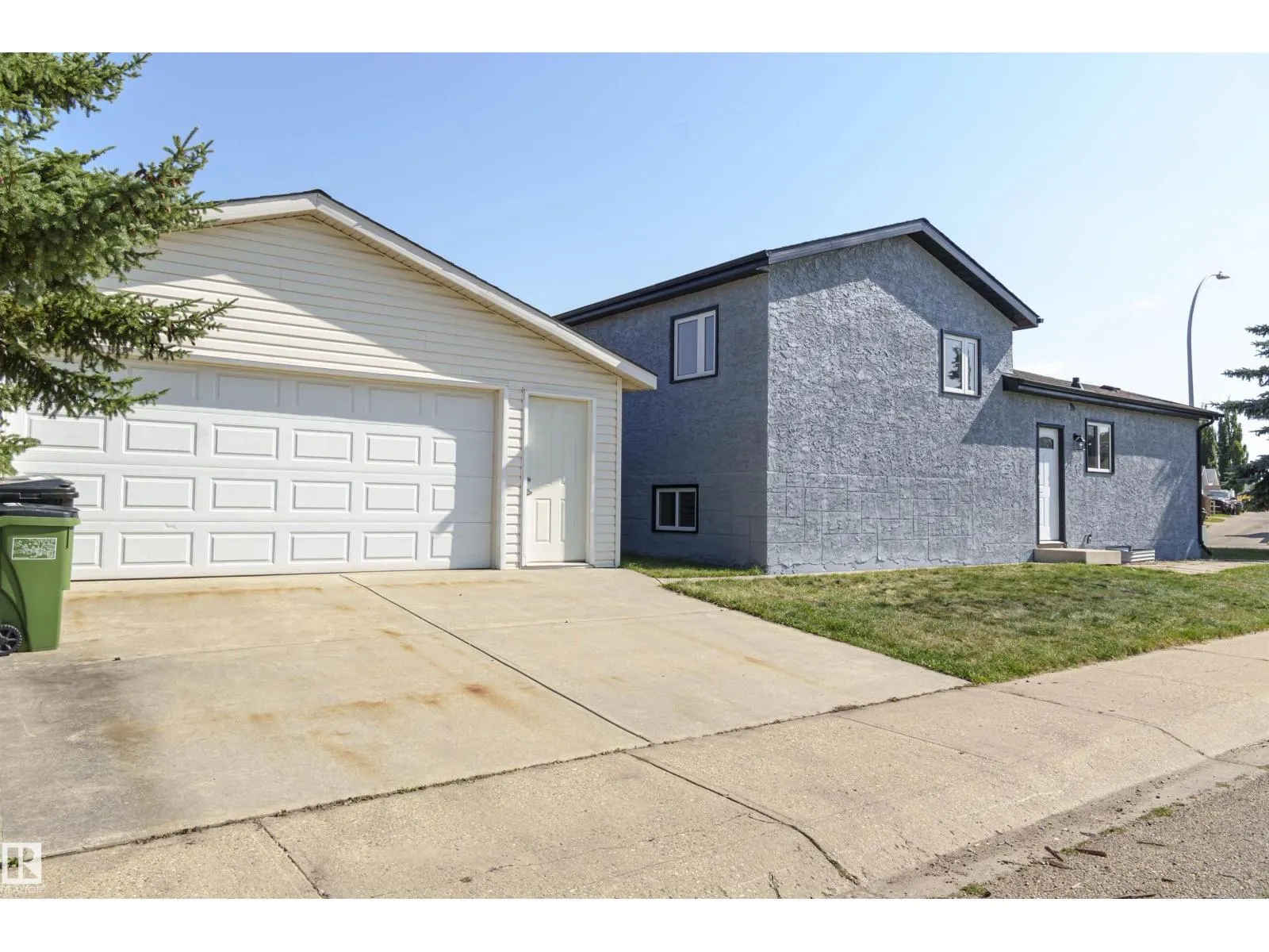 3710 41 AV NW