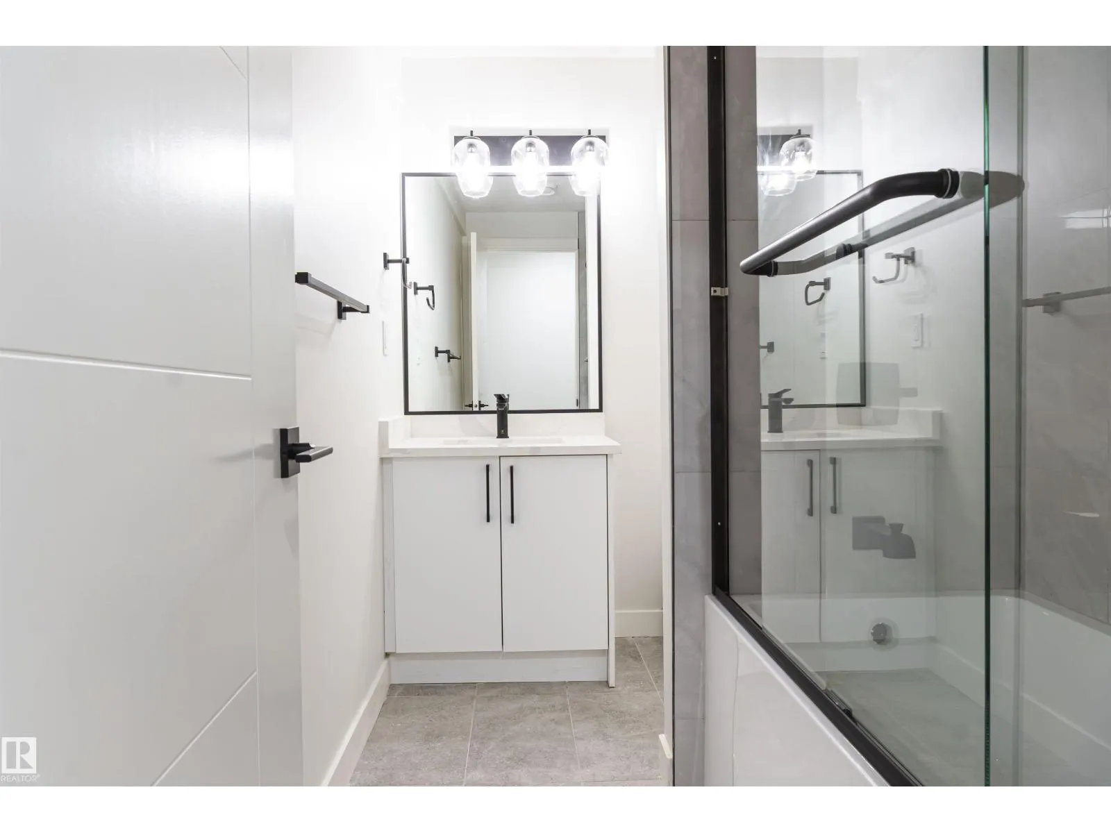 3710 41 AV NW