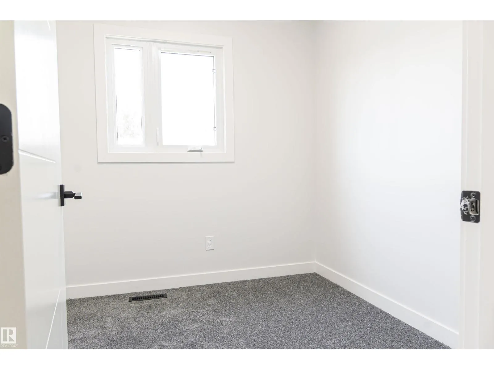 3710 41 AV NW