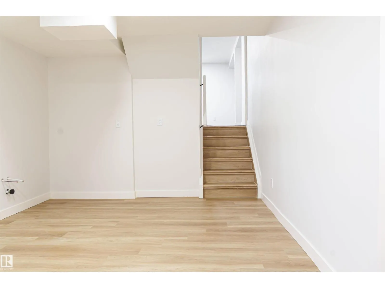 3710 41 AV NW