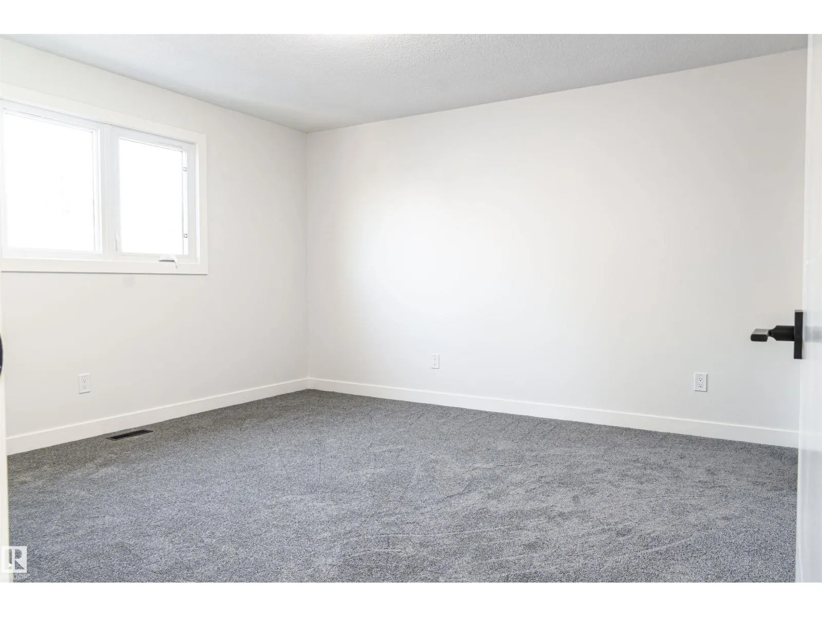 3710 41 AV NW