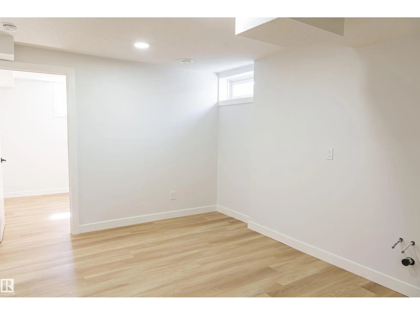 3710 41 AV NW