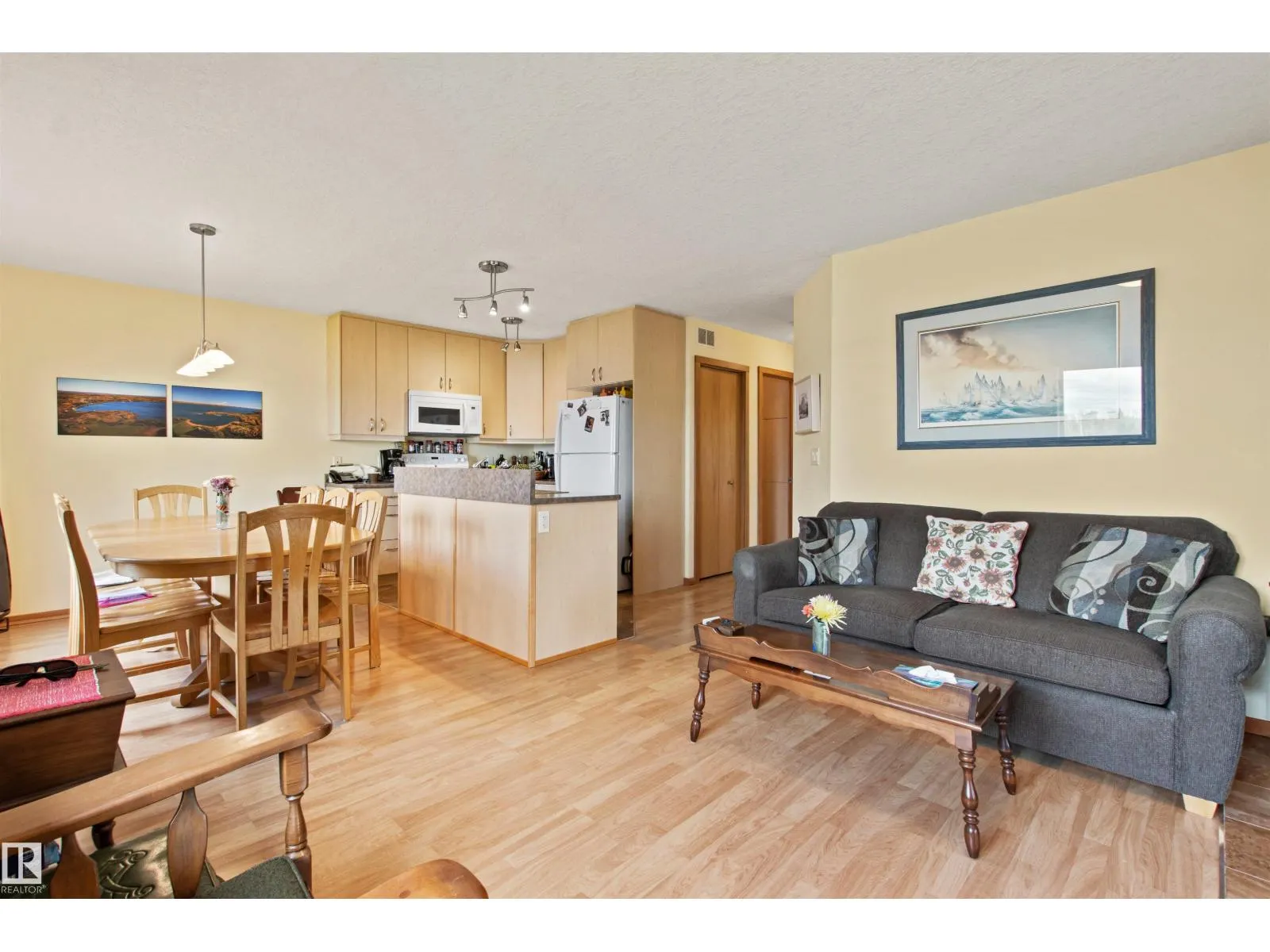 4 Sunshine Bay RD