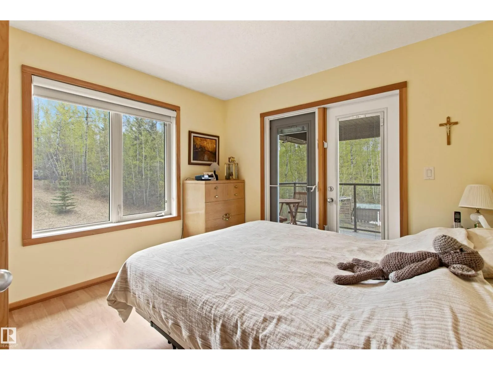 4 Sunshine Bay RD