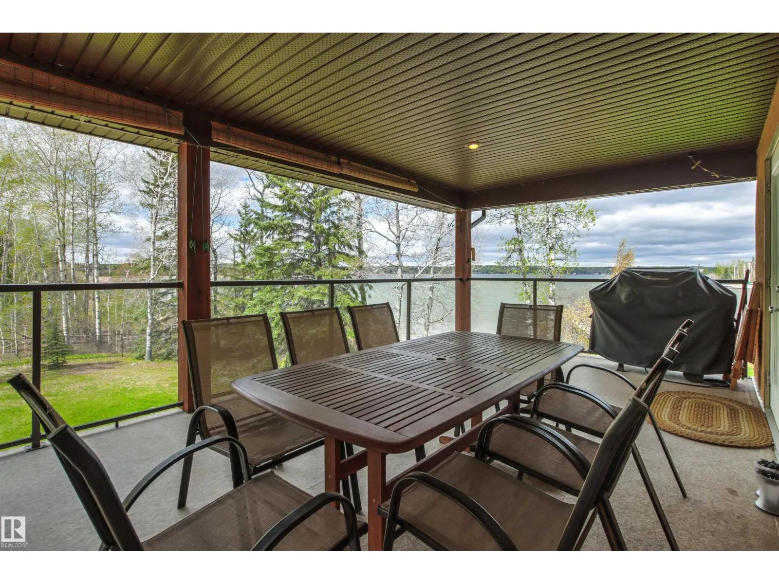 4 Sunshine Bay RD