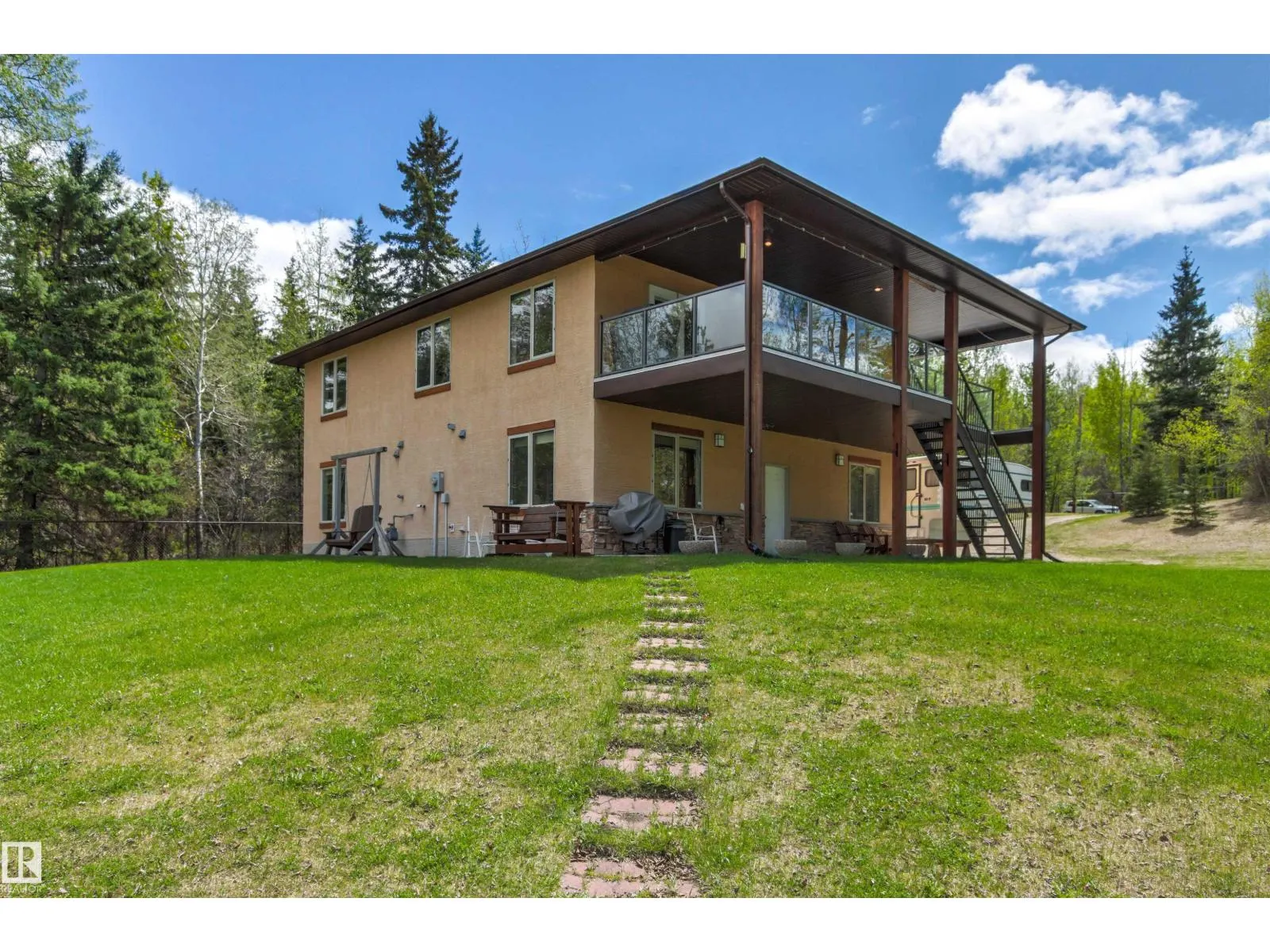4 Sunshine Bay RD