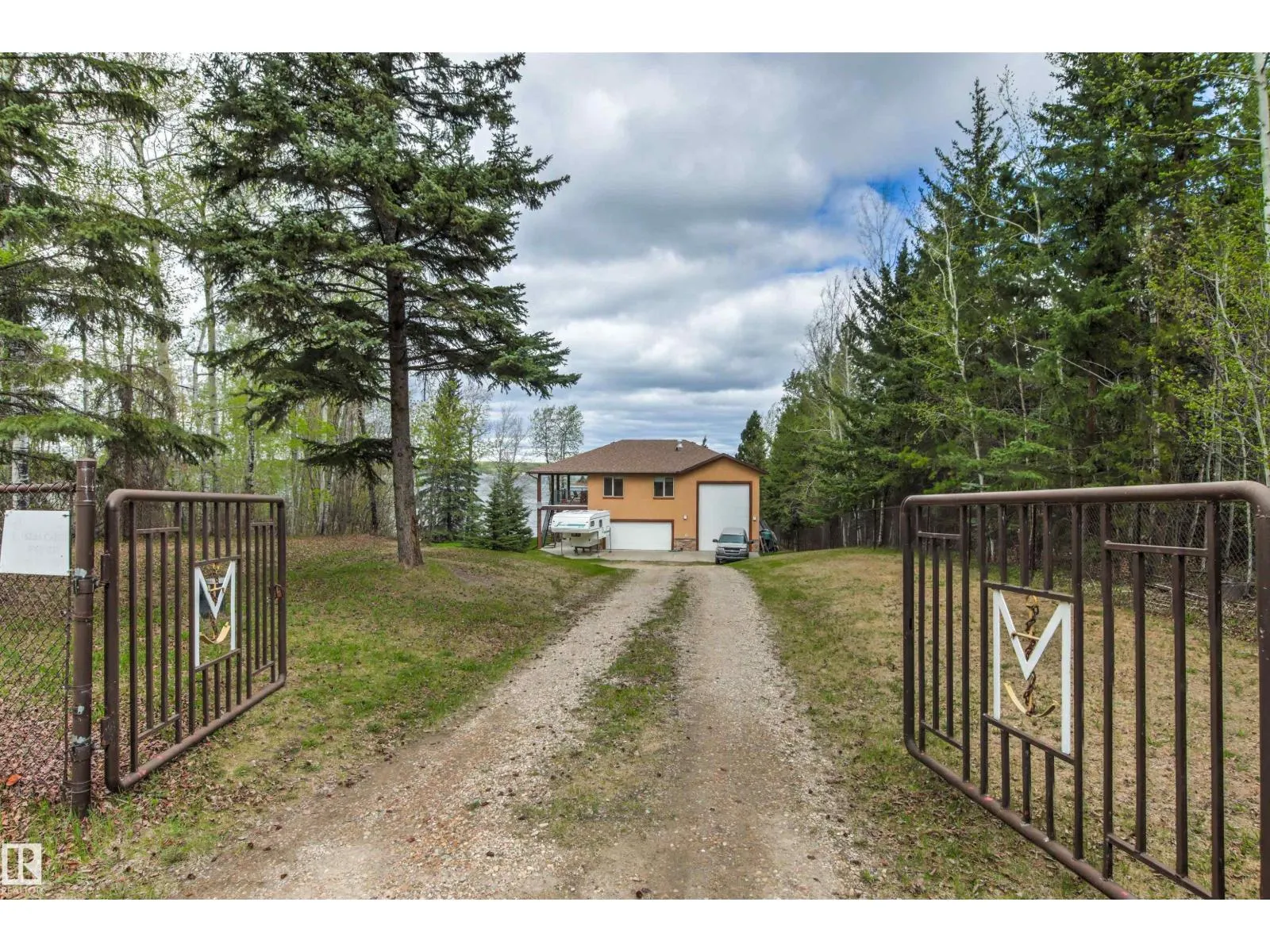 4 Sunshine Bay RD