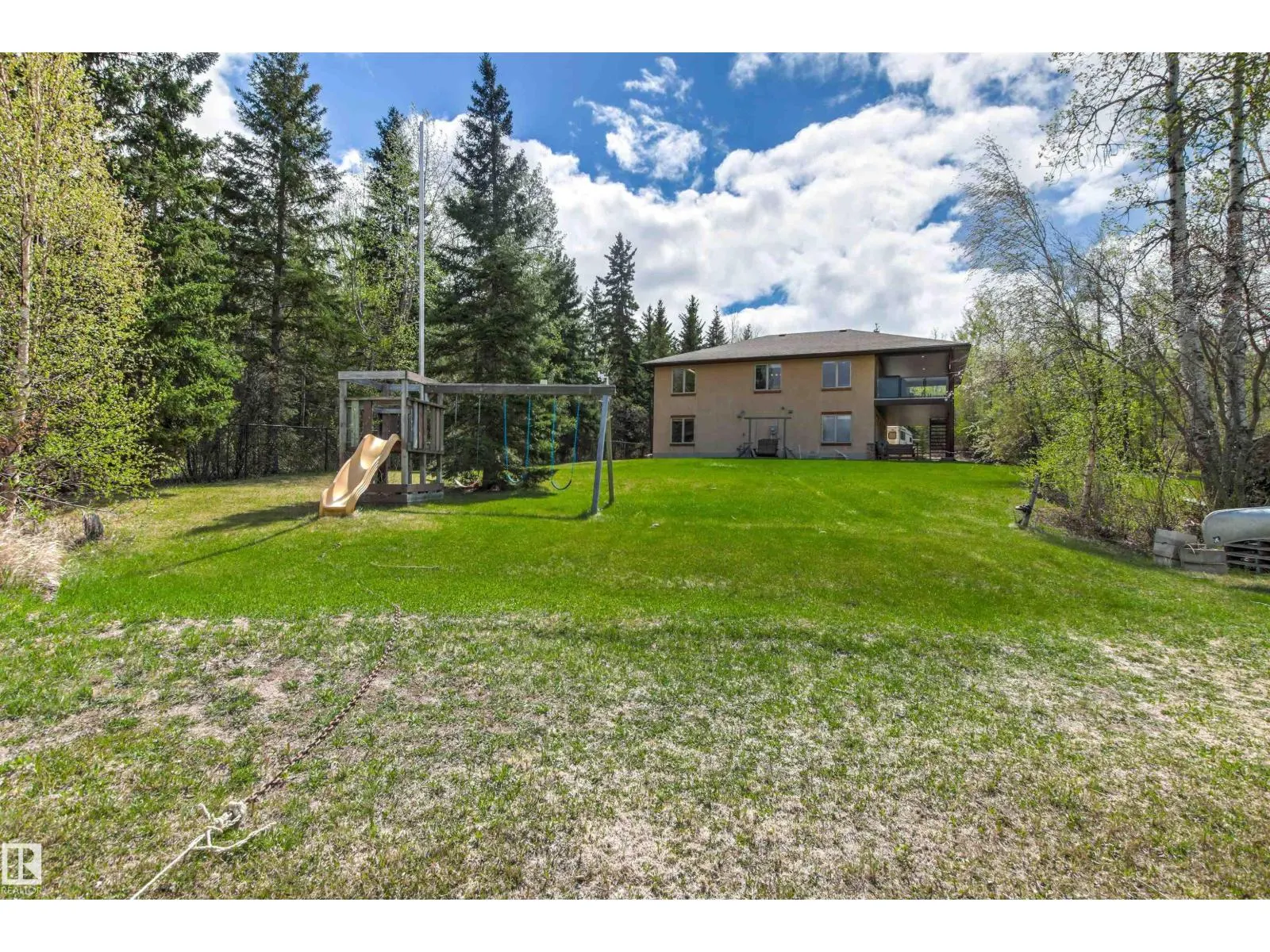 4 Sunshine Bay RD