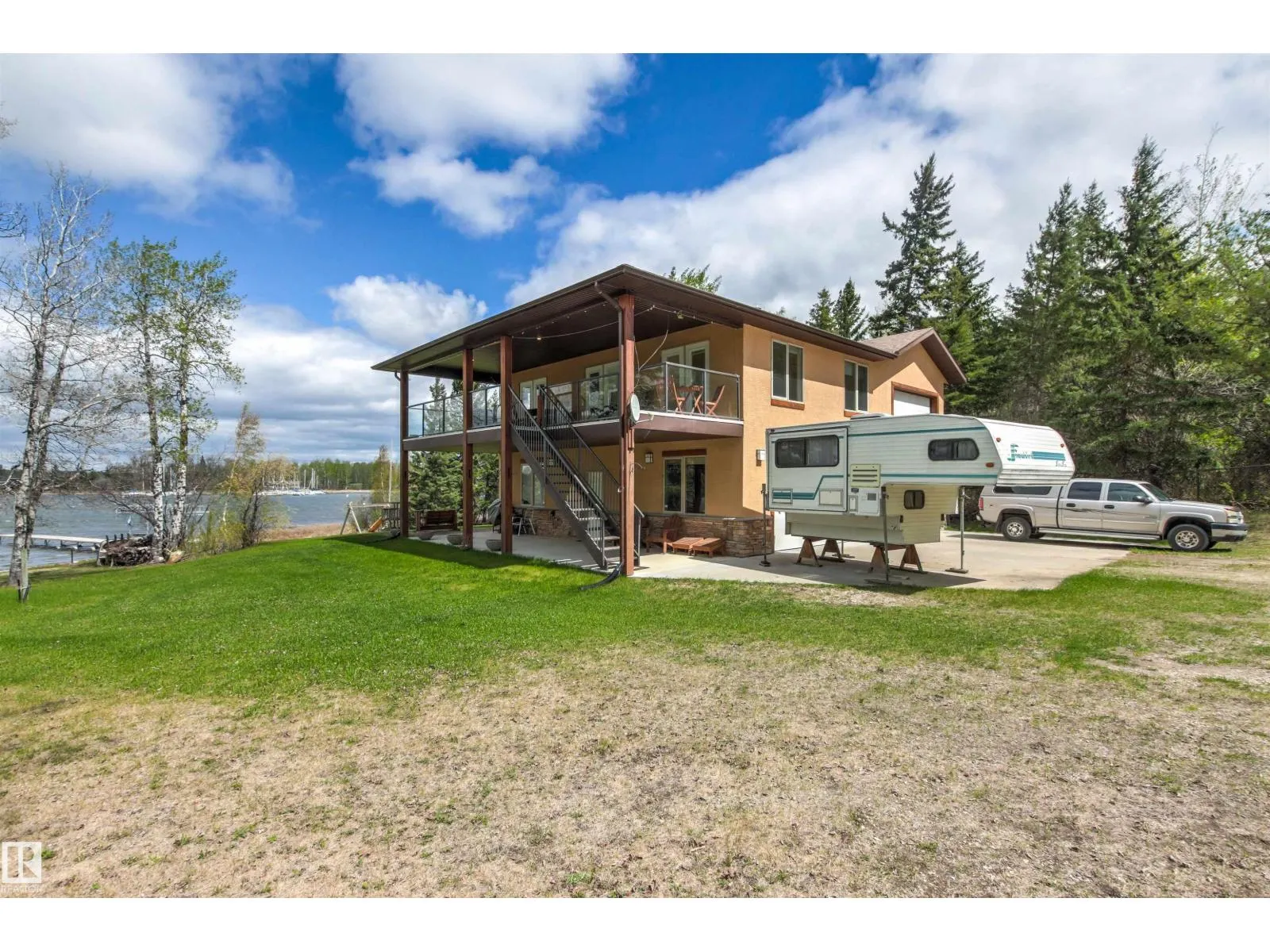 4 Sunshine Bay RD