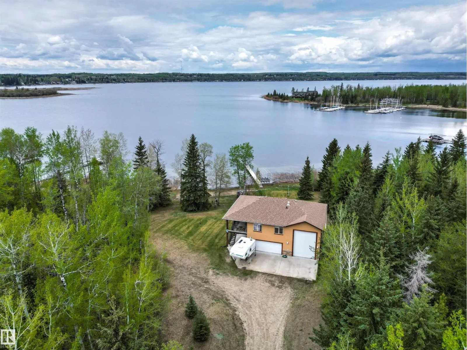 4 Sunshine Bay RD