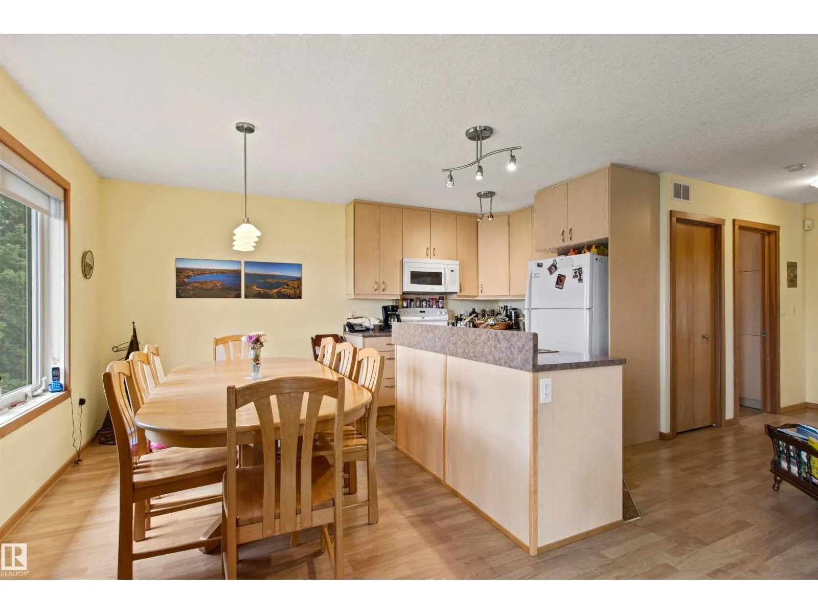 4 Sunshine Bay RD