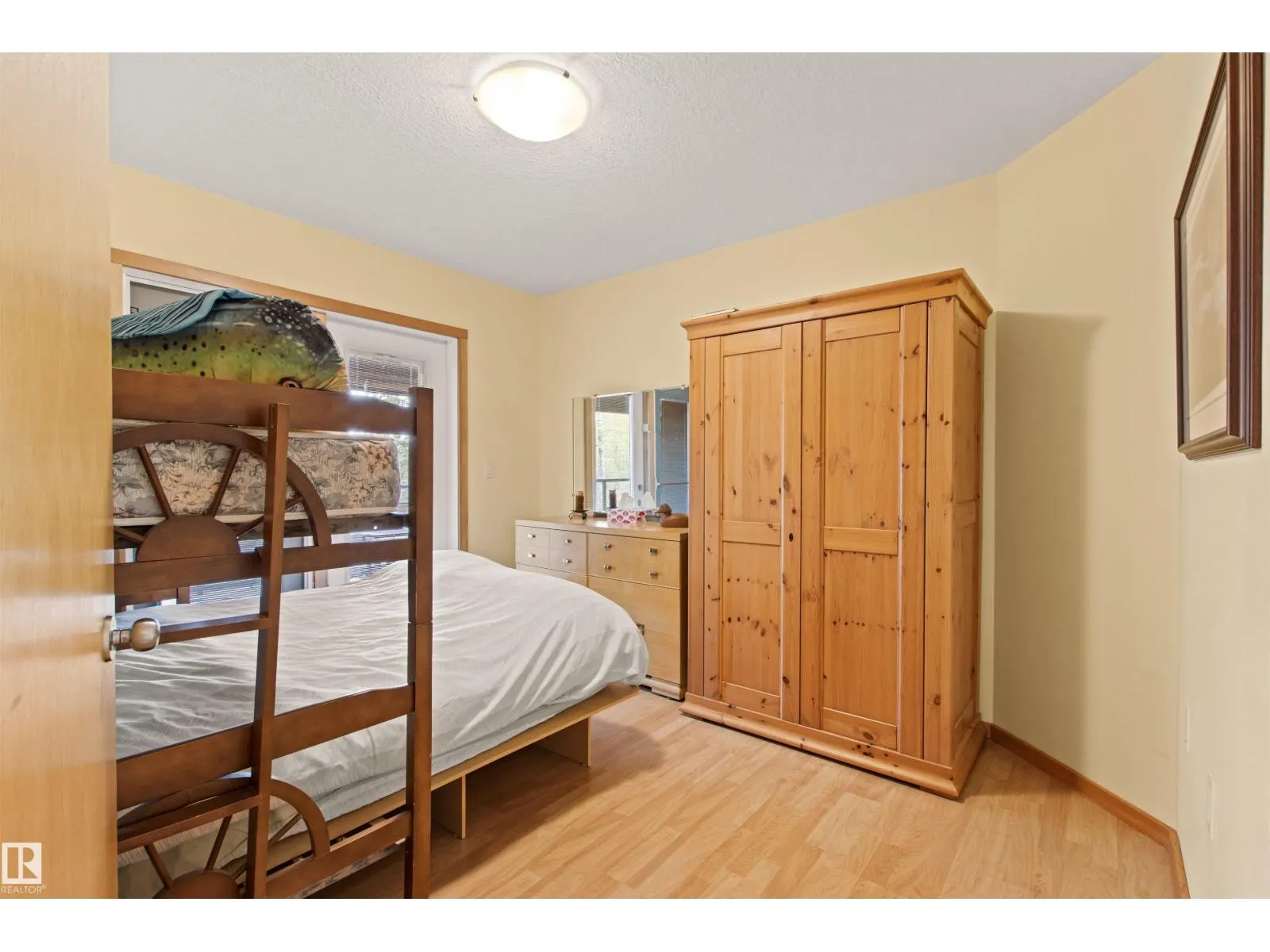 4 Sunshine Bay RD