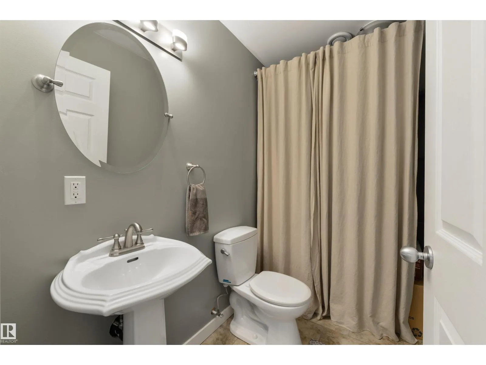 26 LEYLAND WY