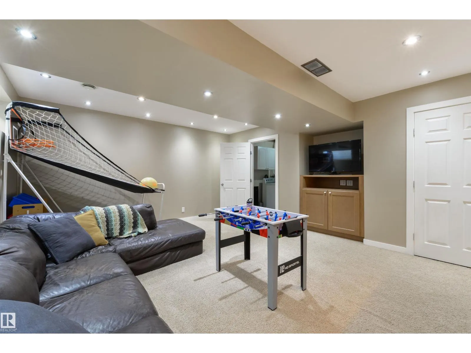 26 LEYLAND WY
