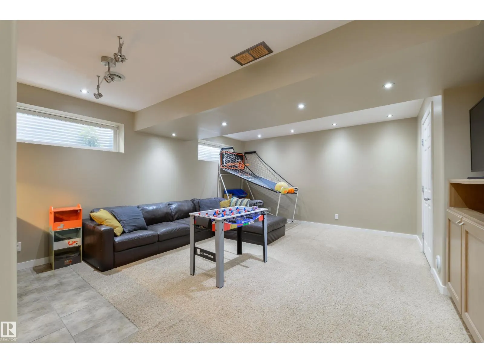 26 LEYLAND WY
