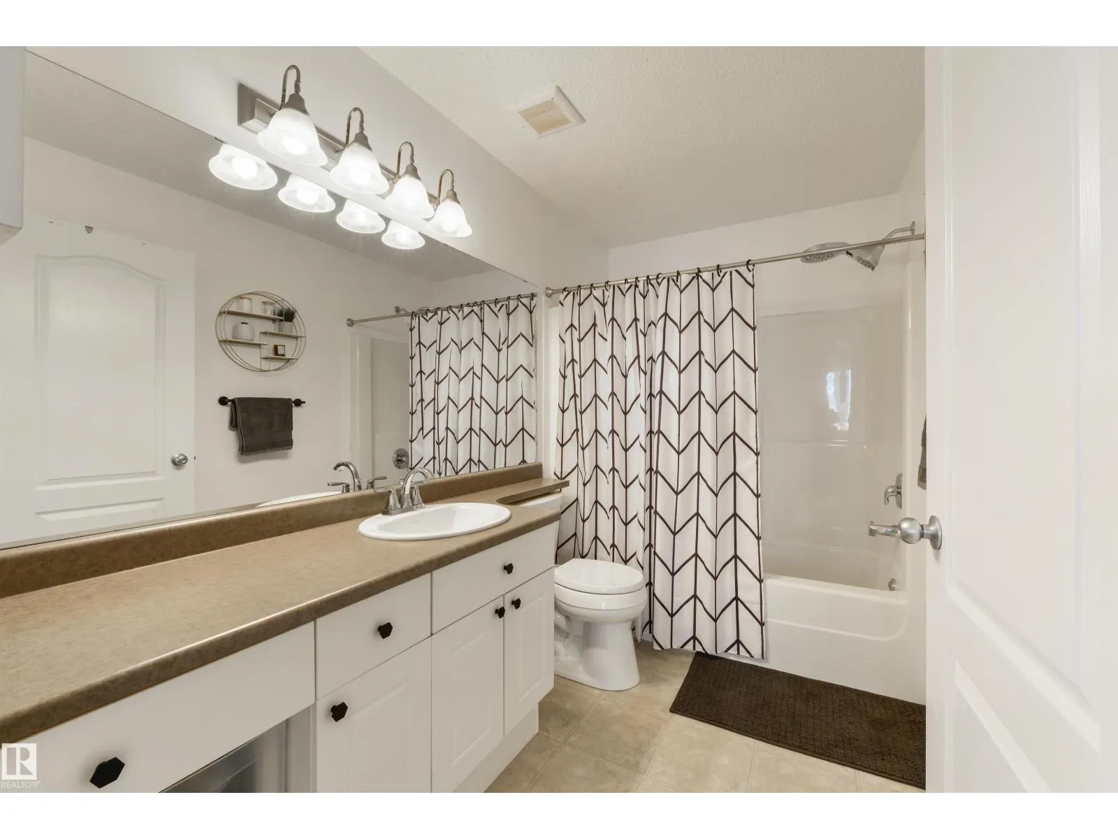 26 LEYLAND WY