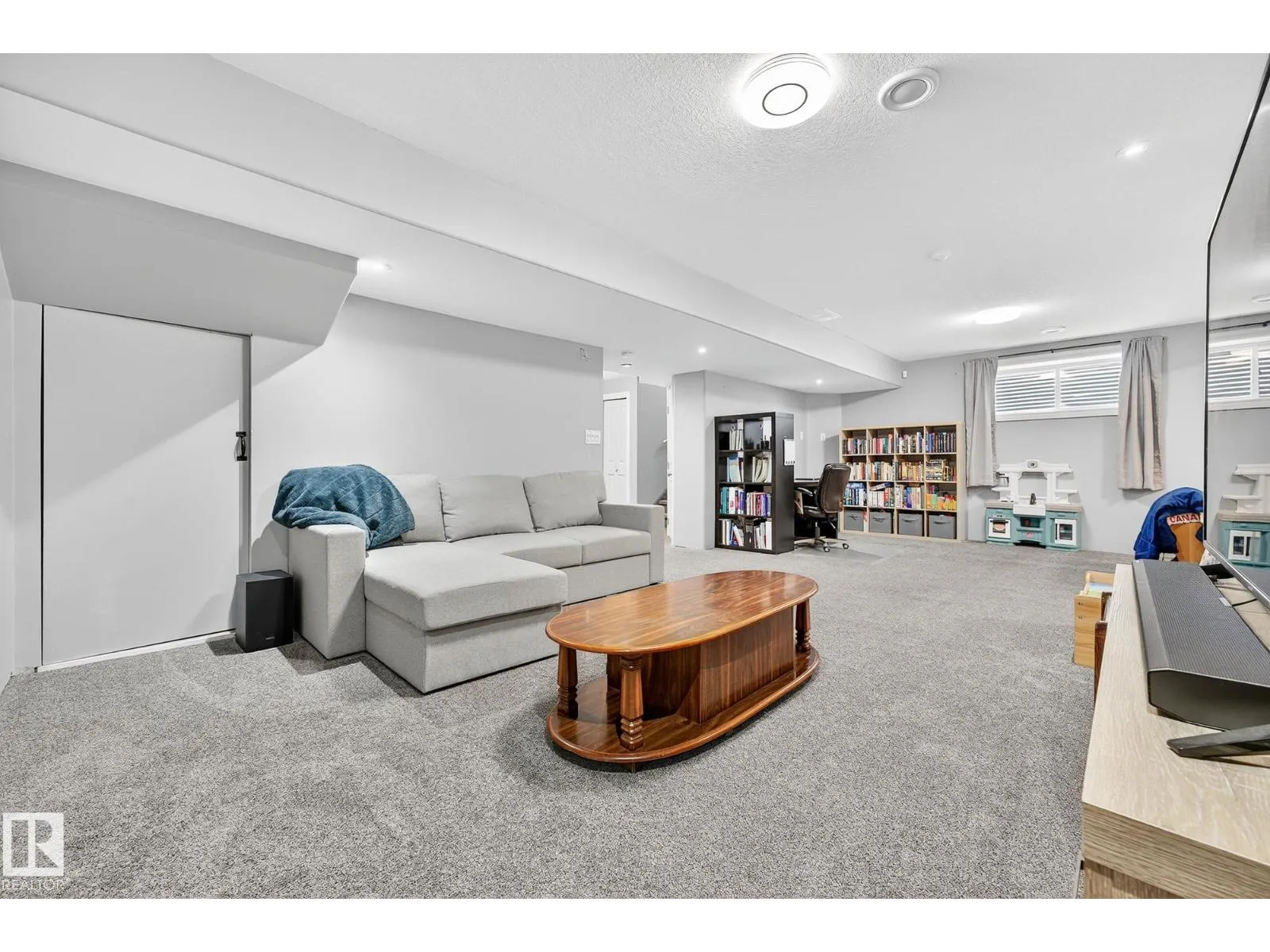 64 WILLOWBY CL