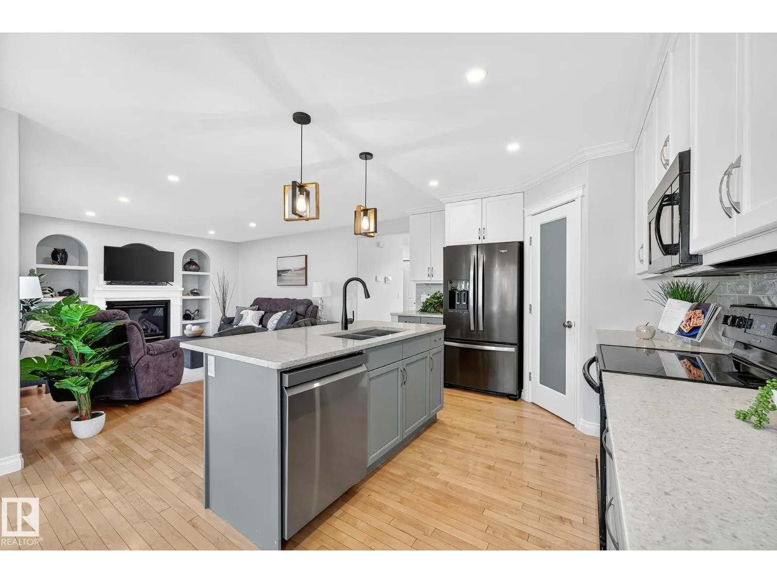 64 WILLOWBY CL