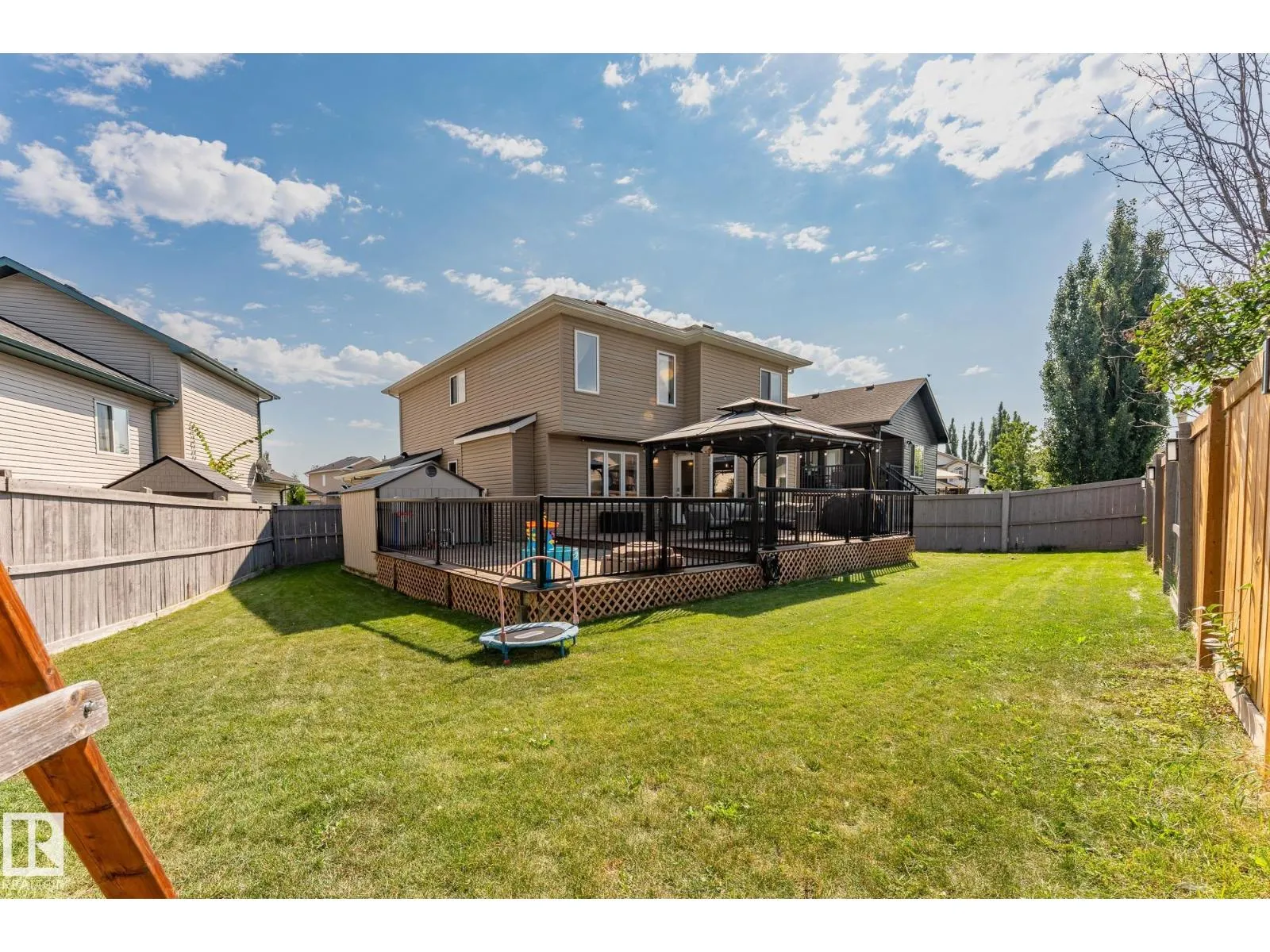 64 WILLOWBY CL