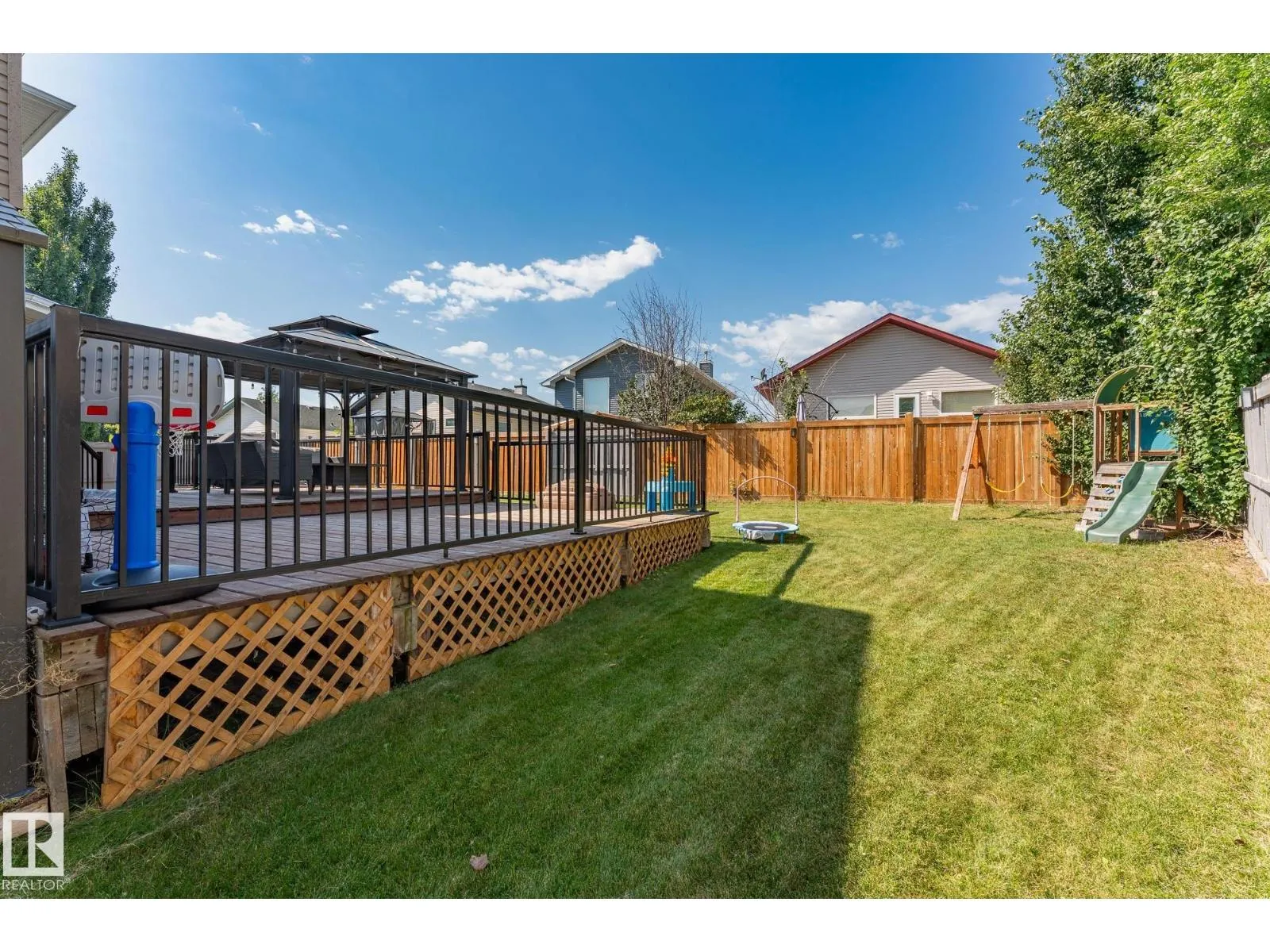 64 WILLOWBY CL