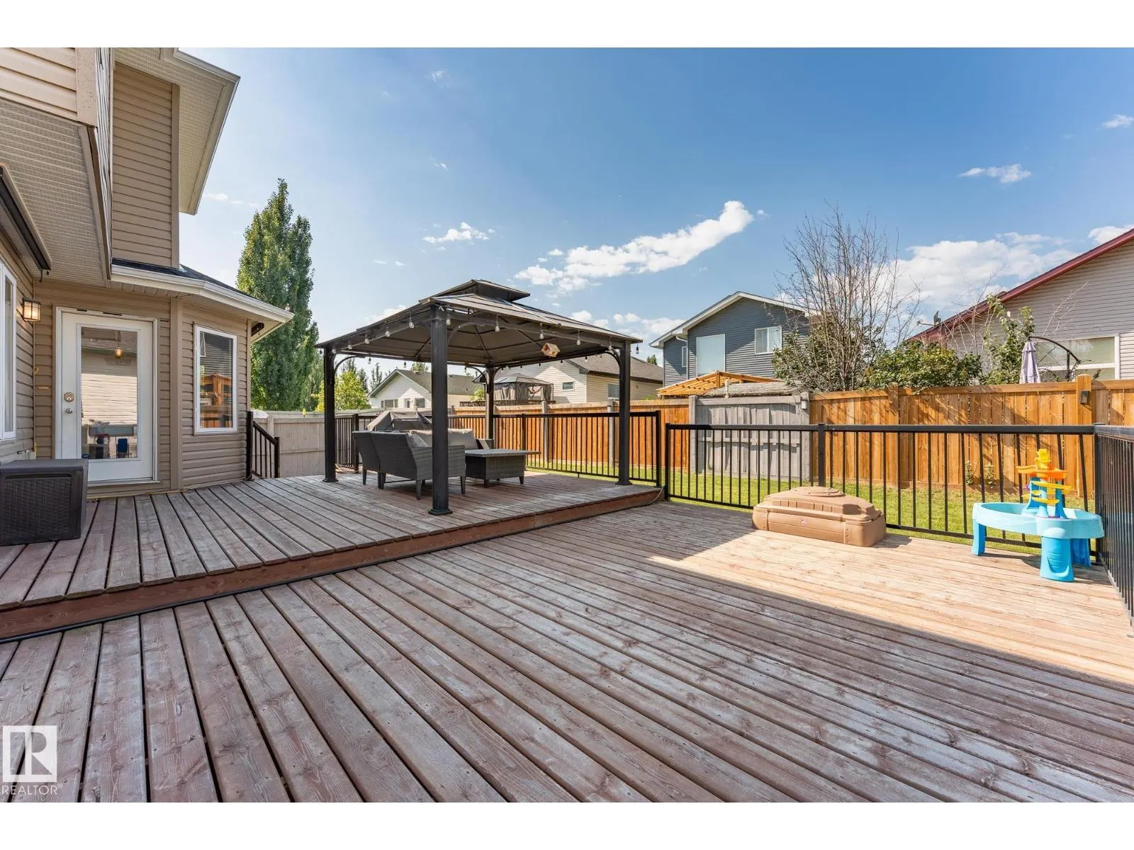 64 WILLOWBY CL