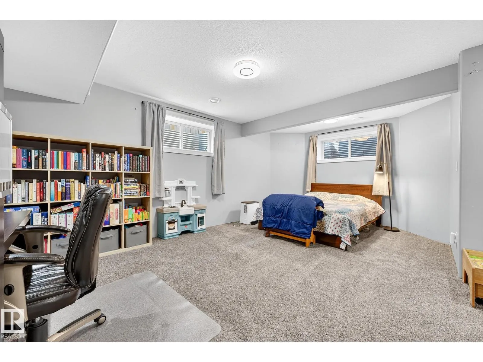 64 WILLOWBY CL