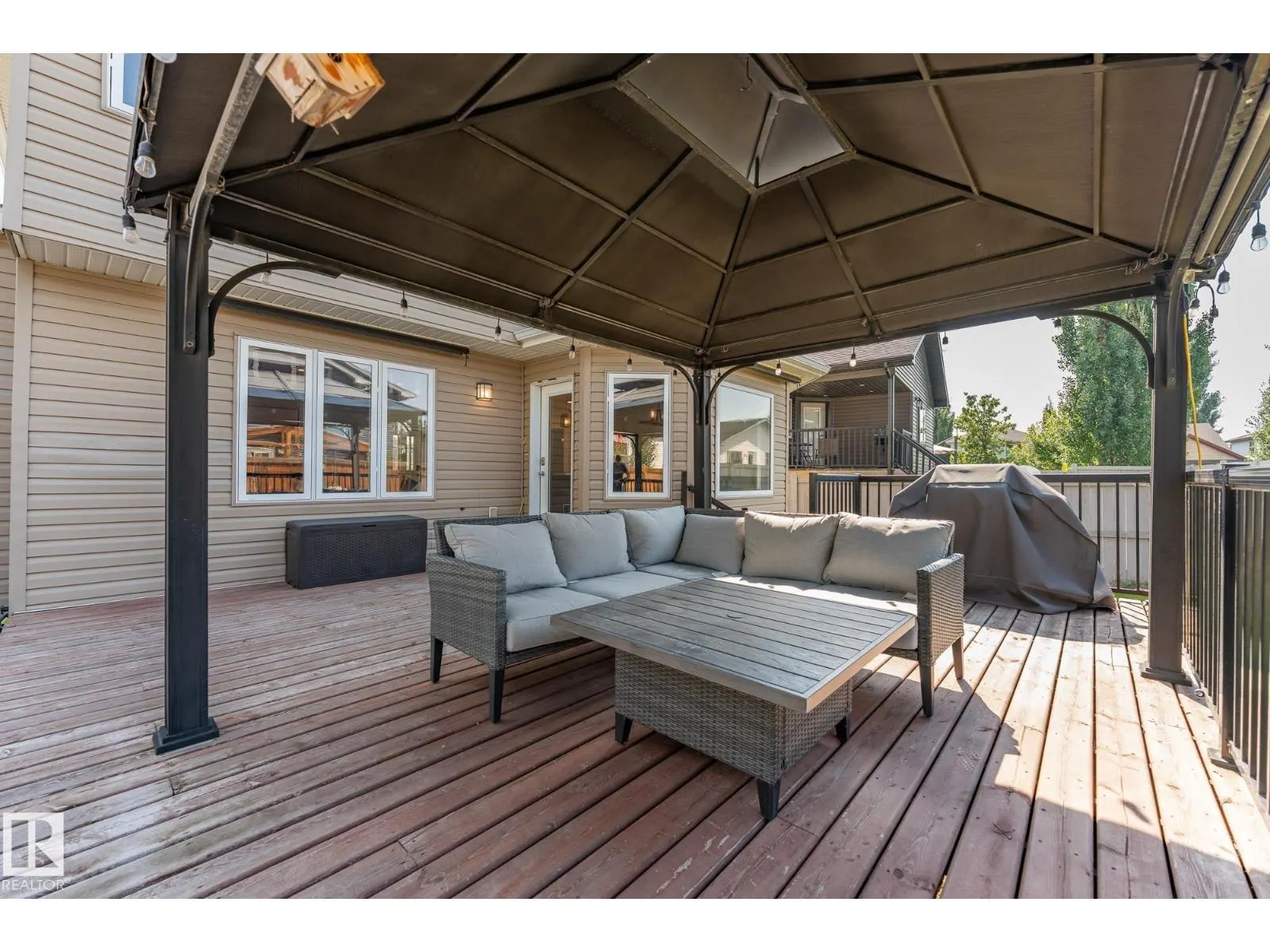 64 WILLOWBY CL