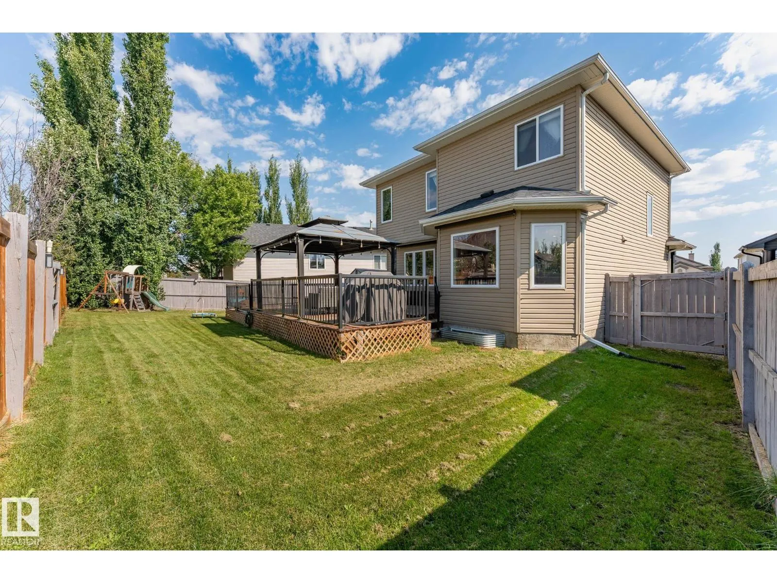 64 WILLOWBY CL