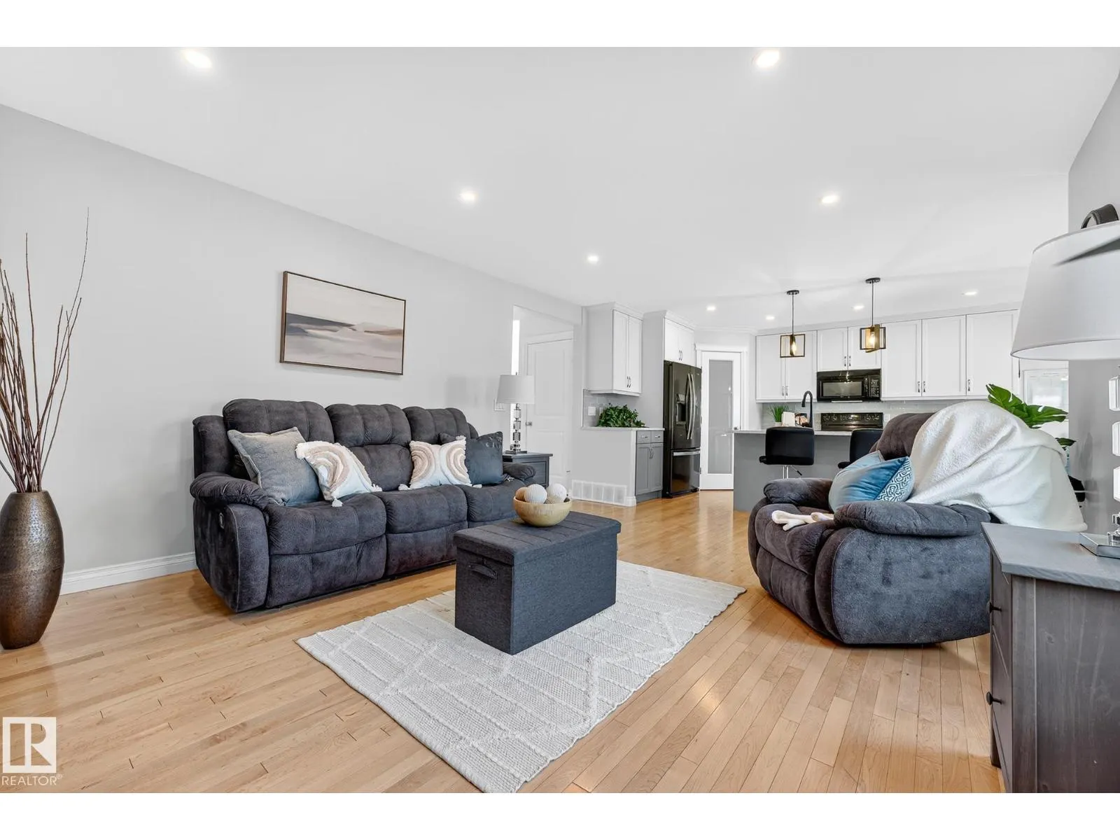64 WILLOWBY CL
