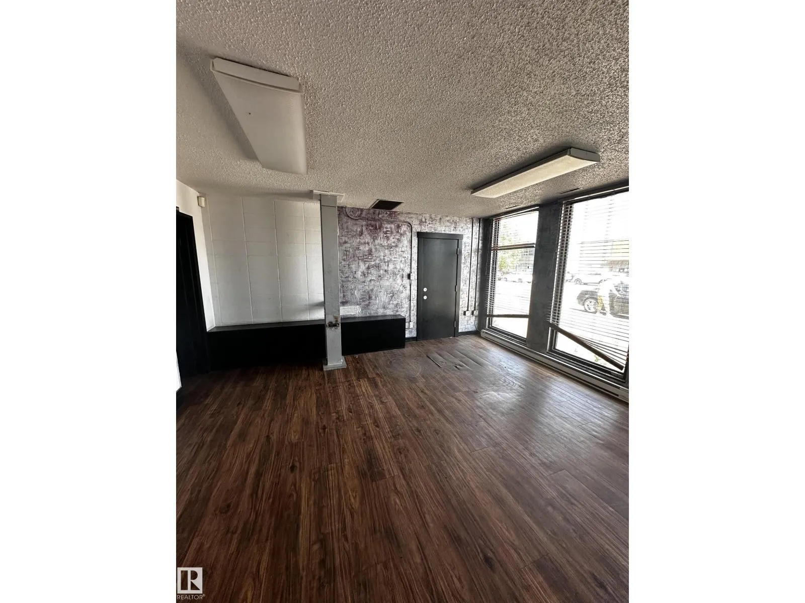 5720 103A ST NW