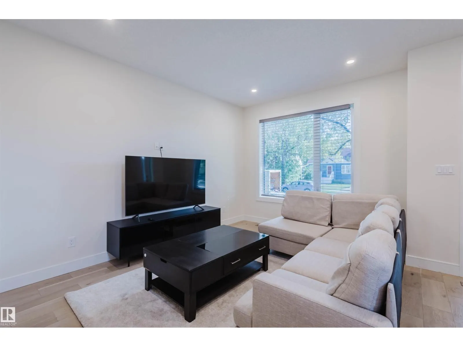 10824 66 AV NW