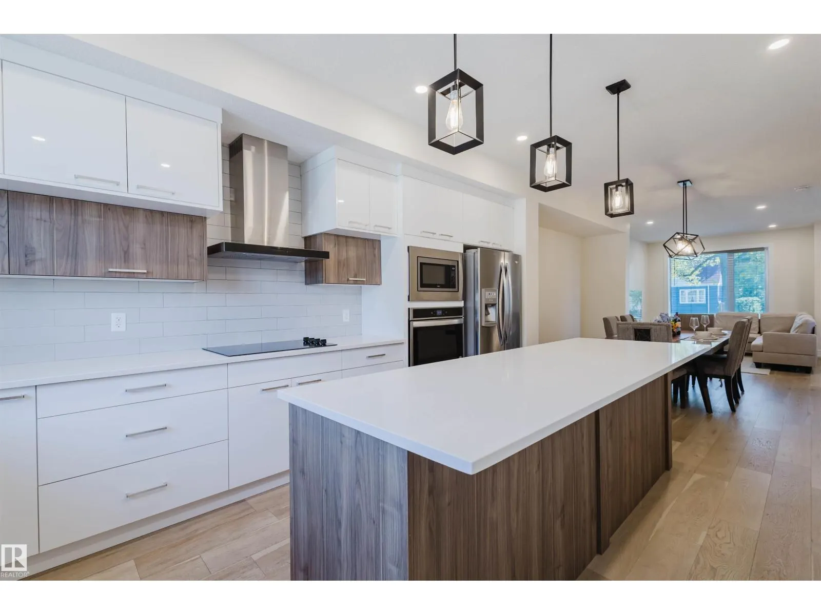 10824 66 AV NW