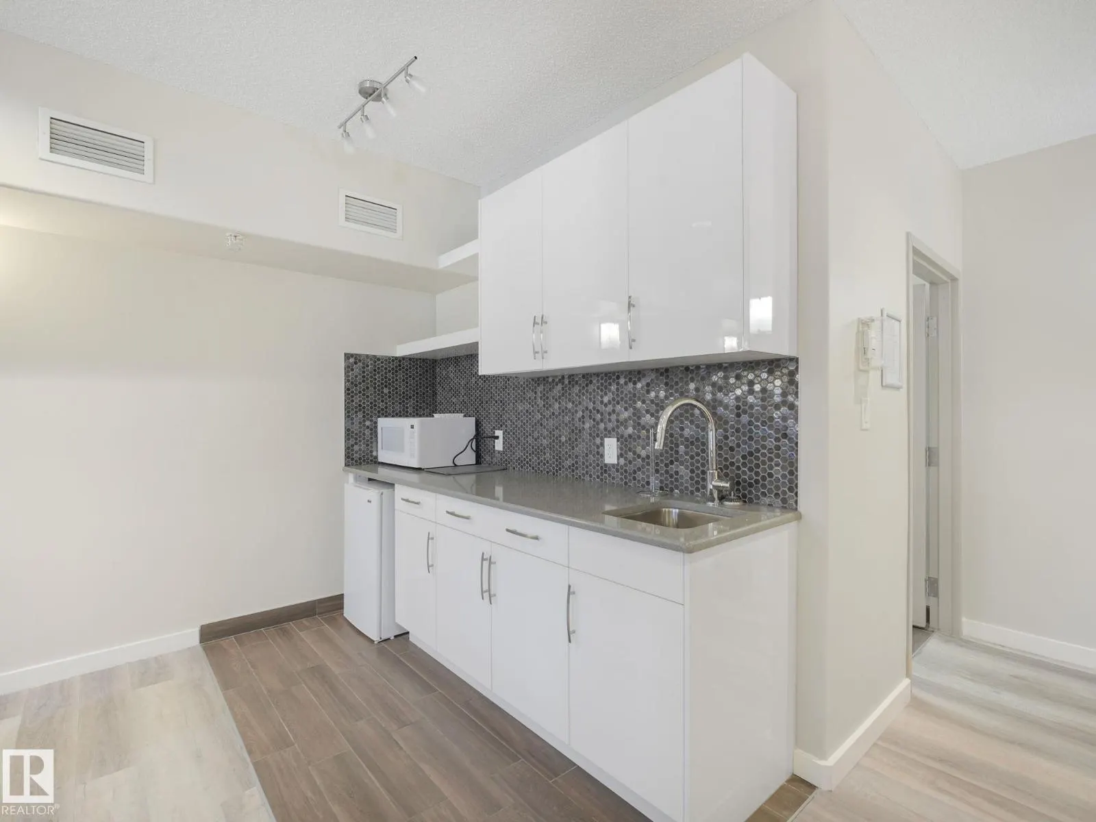 #317 1144 ADAMSON DR SW