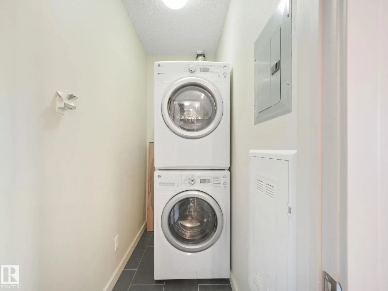 #317 1144 ADAMSON DR SW