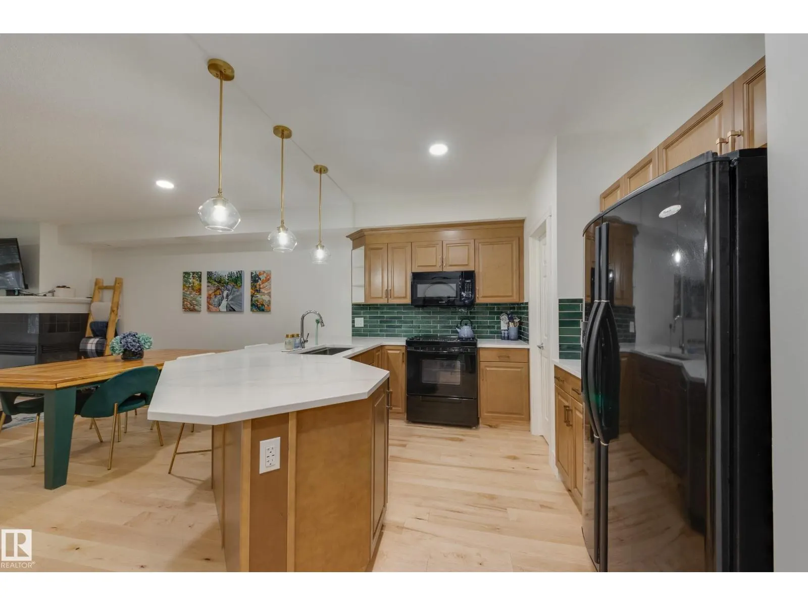 #102 9811 96A ST NW