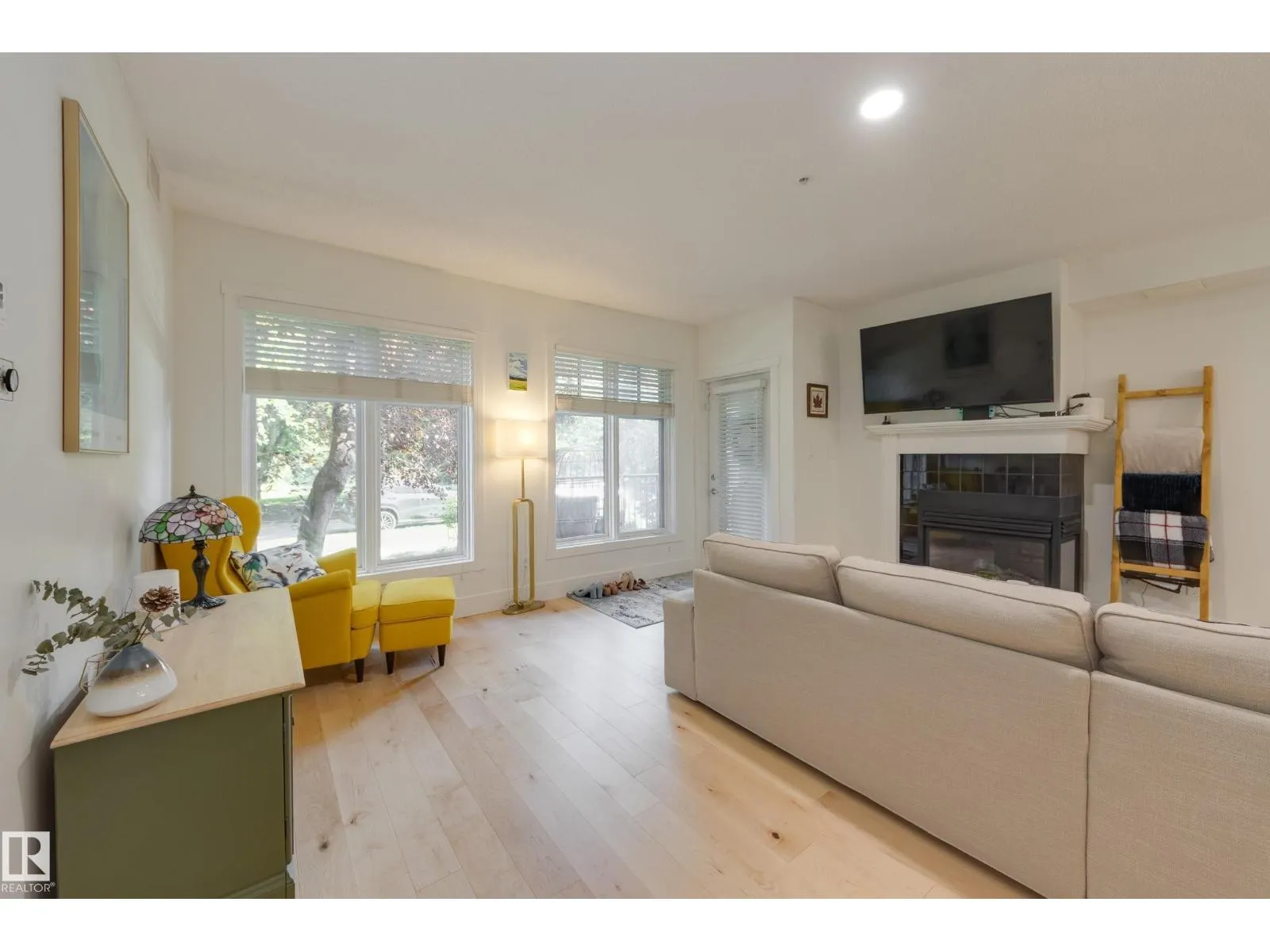 #102 9811 96A ST NW