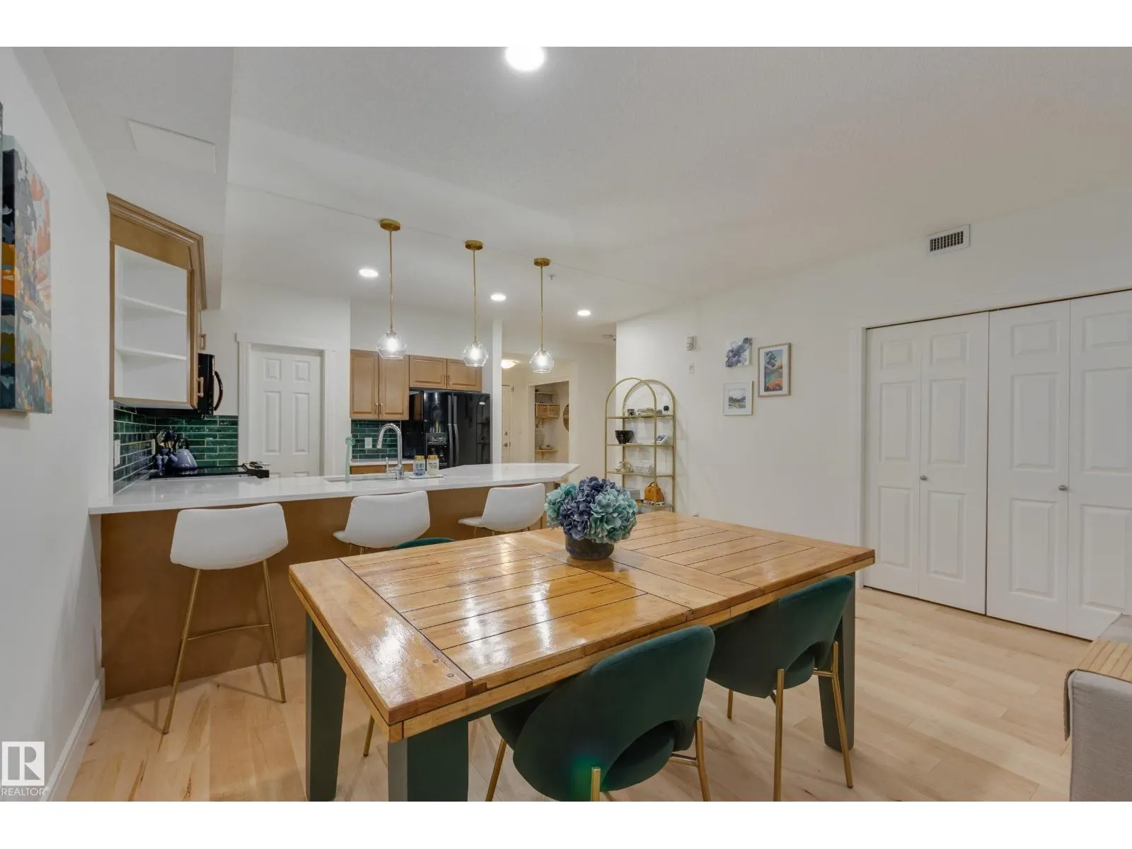 #102 9811 96A ST NW
