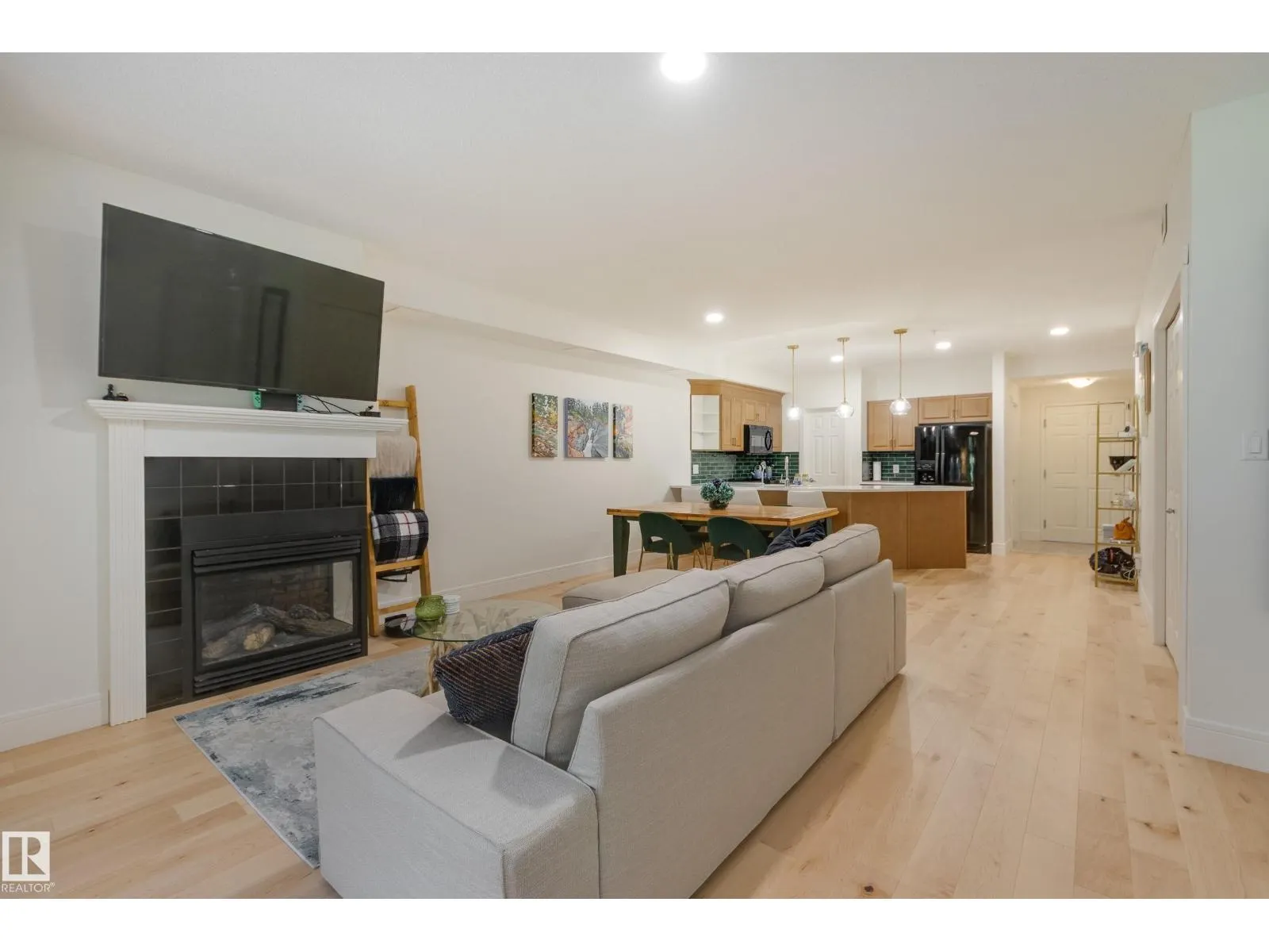 #102 9811 96A ST NW