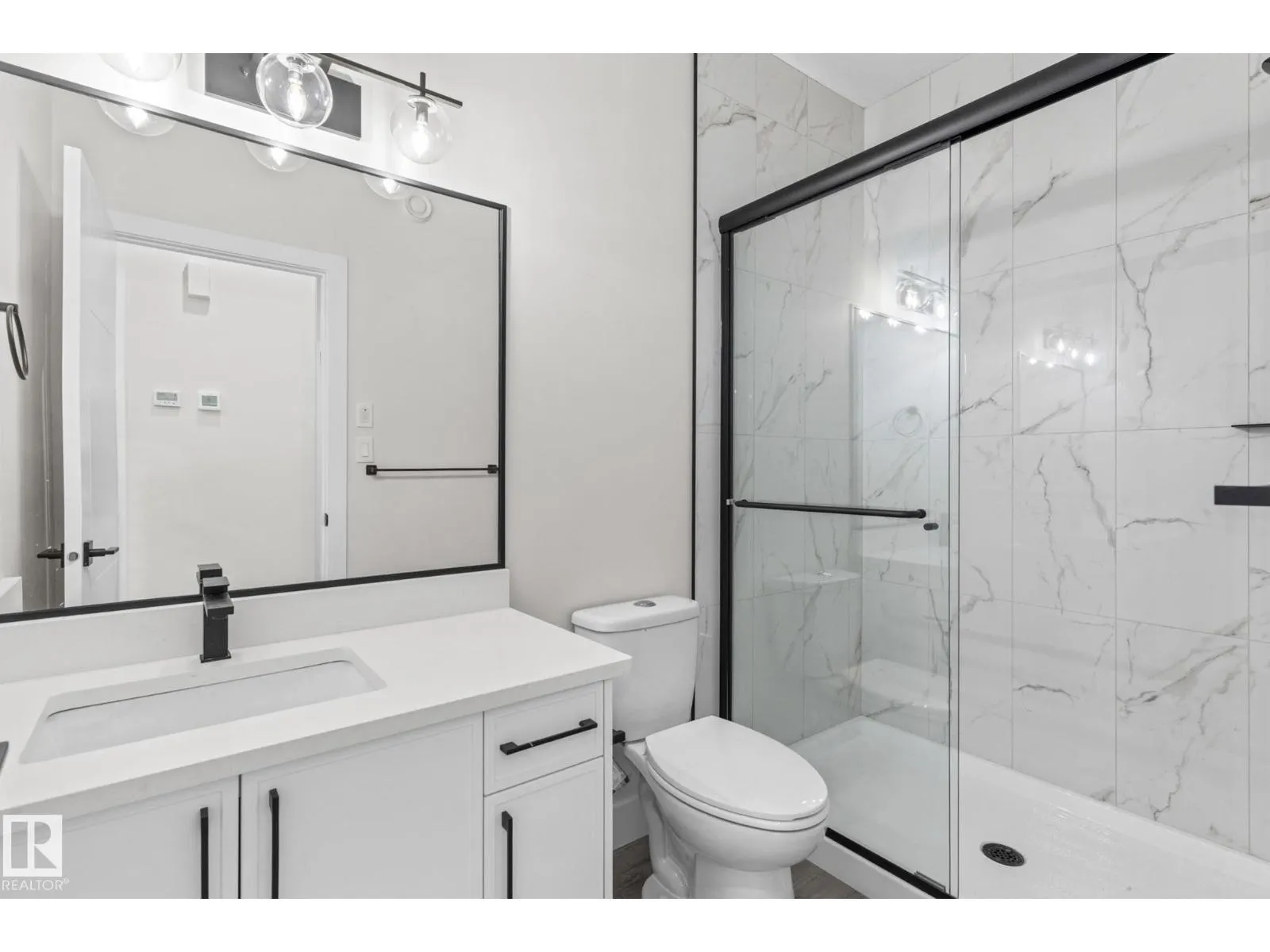 8512 181 AV NW